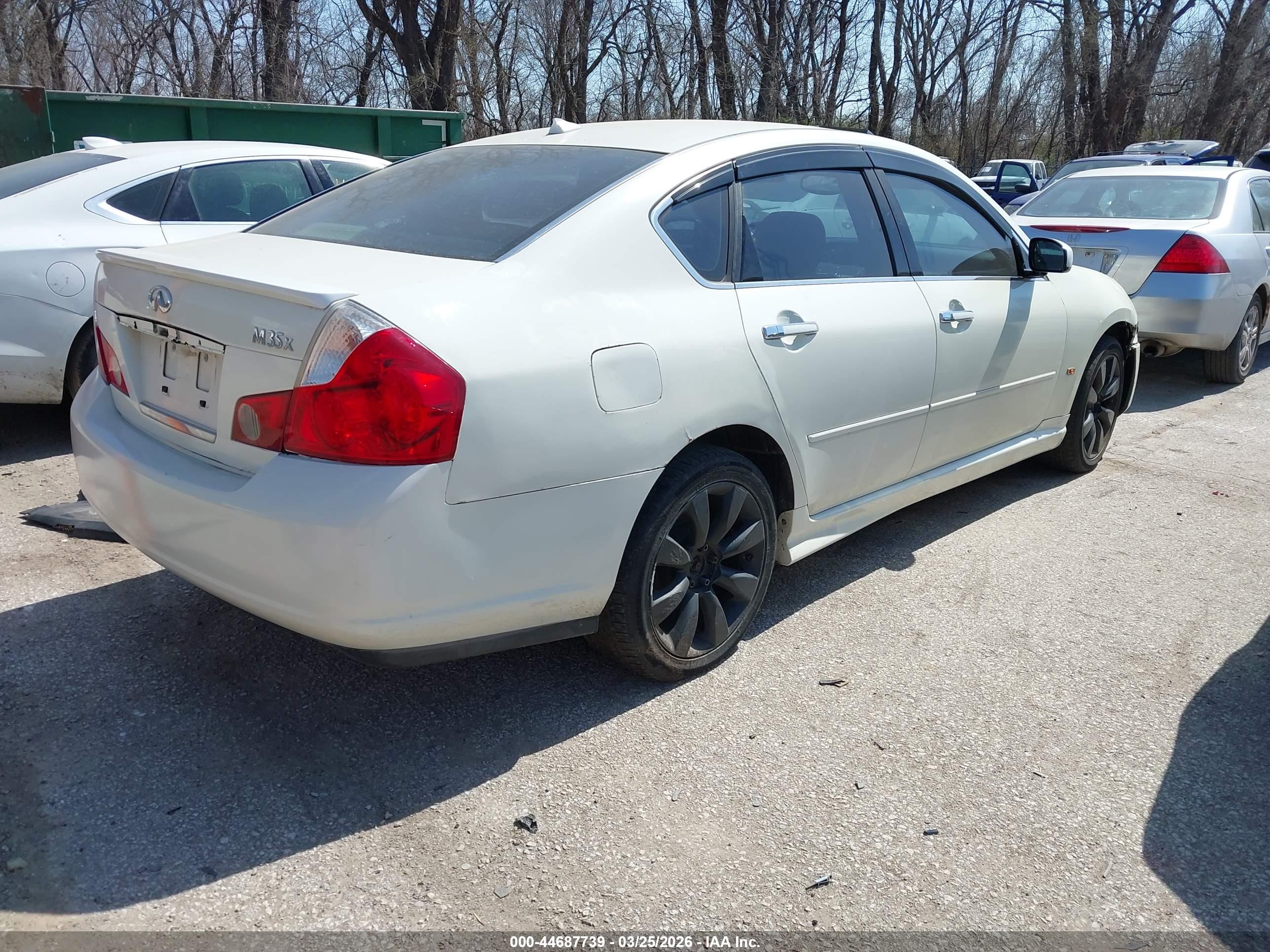 2006 Infiniti M35x   White vin: JNKAY01FX6M252791