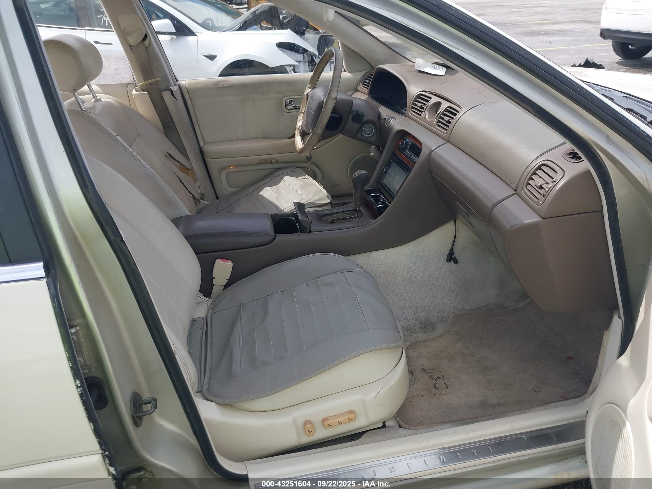 1993 Infiniti J30   Cream vin: JNKAY21D2PM025039