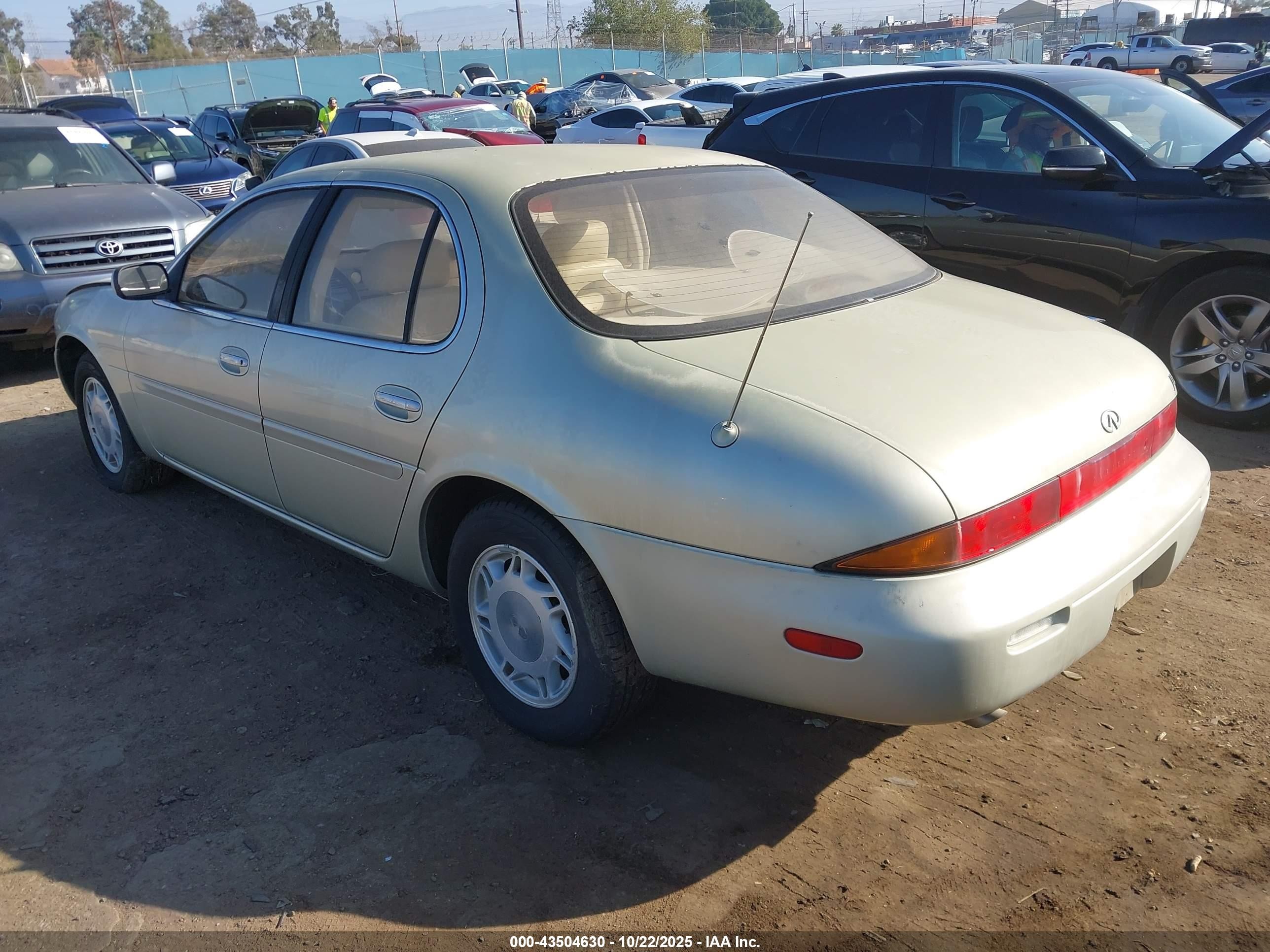 1993 Infiniti J30   Gold vin: JNKAY21D2PM025977