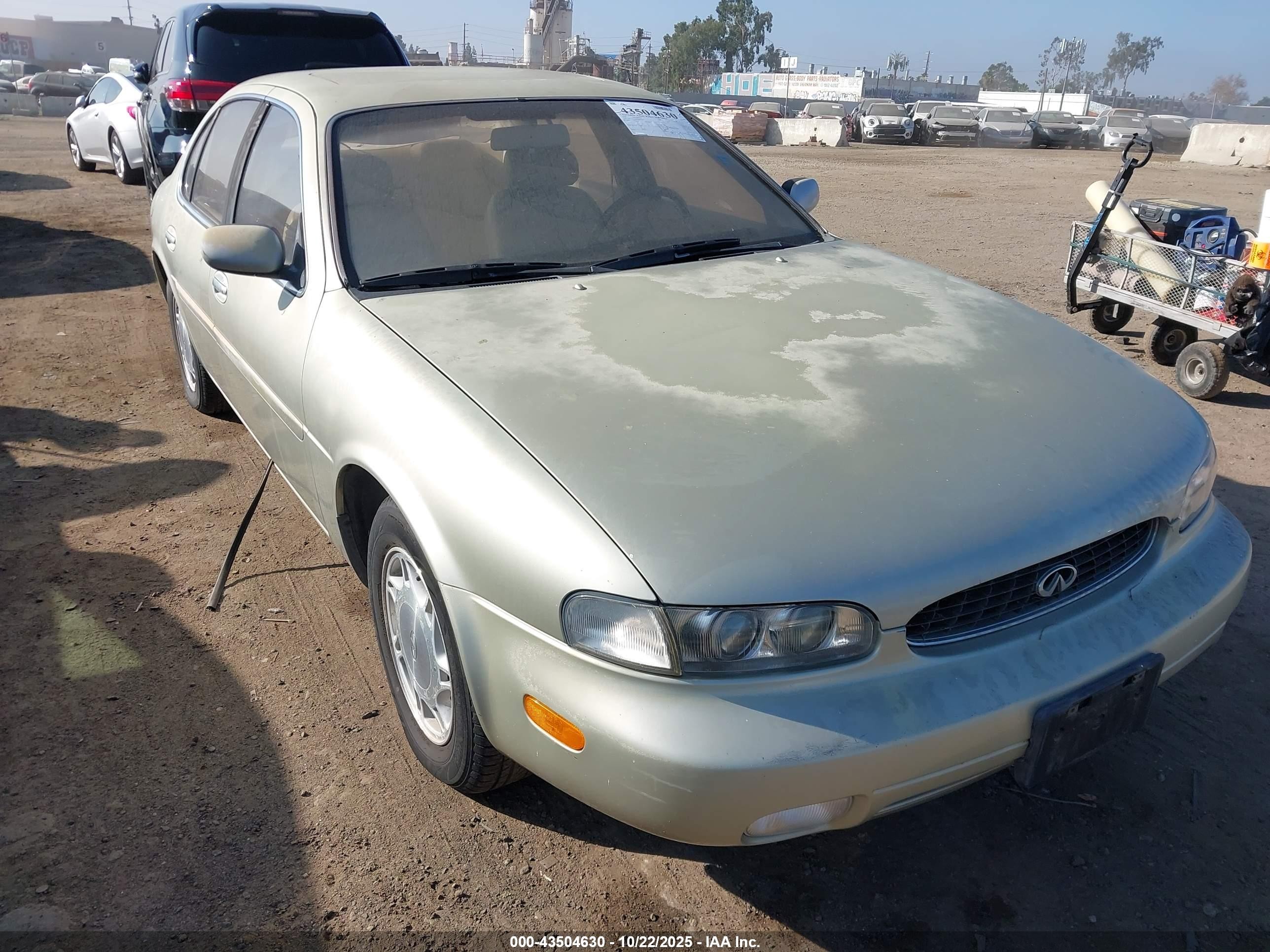 1993 Infiniti J30   Gold vin: JNKAY21D2PM025977