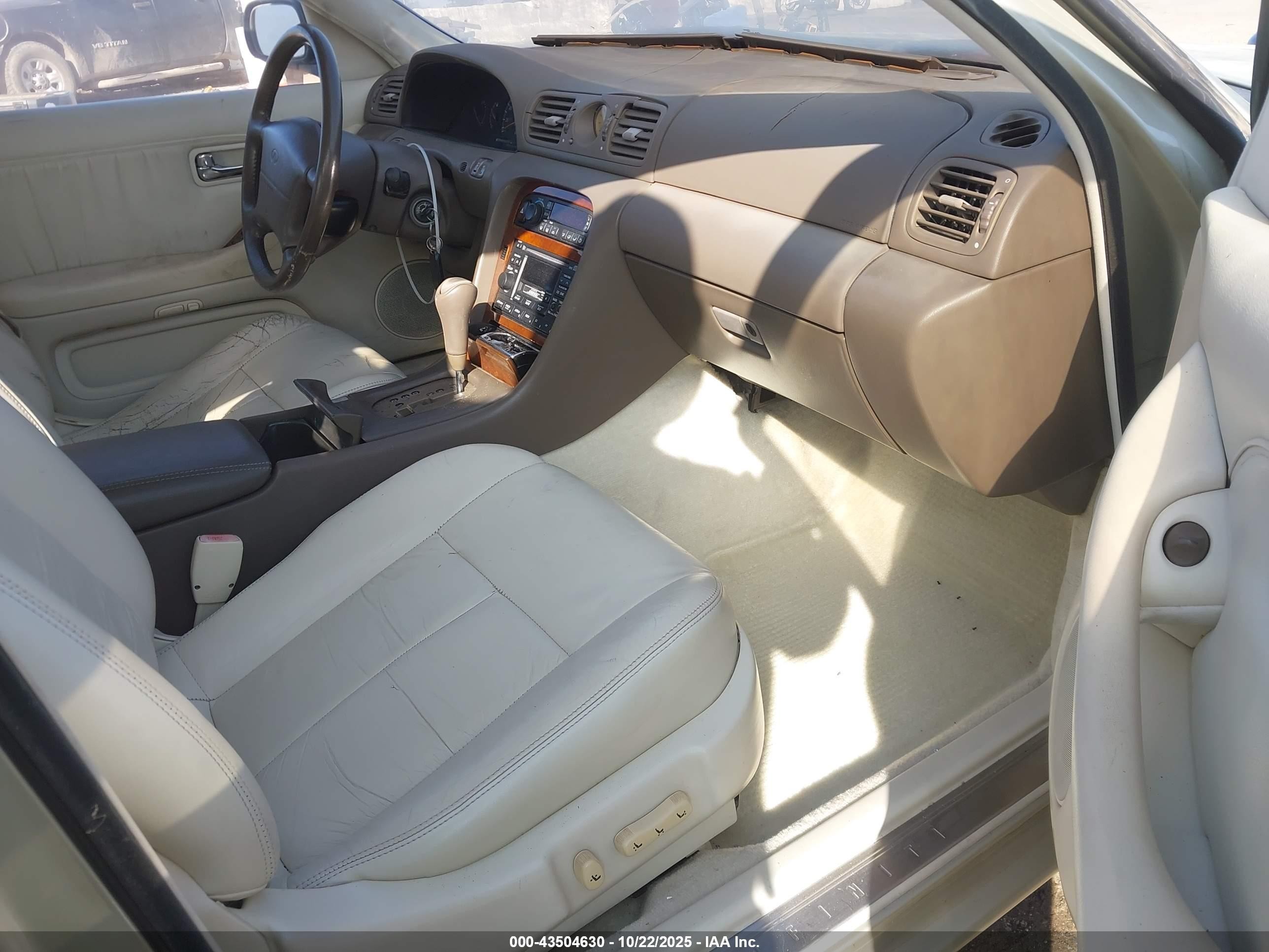 1993 Infiniti J30   Gold vin: JNKAY21D2PM025977