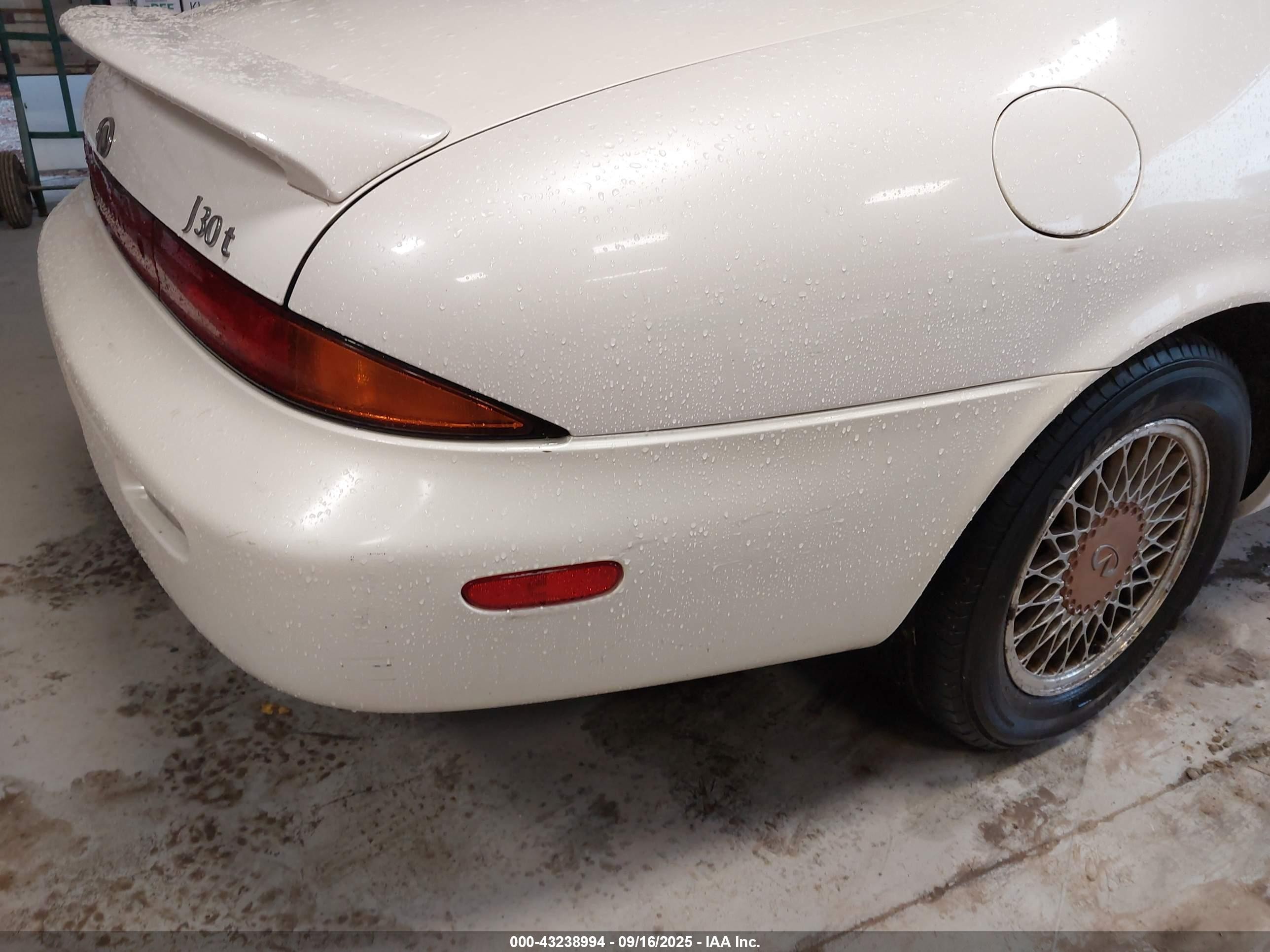 1993 Infiniti J30 White vin: JNKAY21D6PM008485