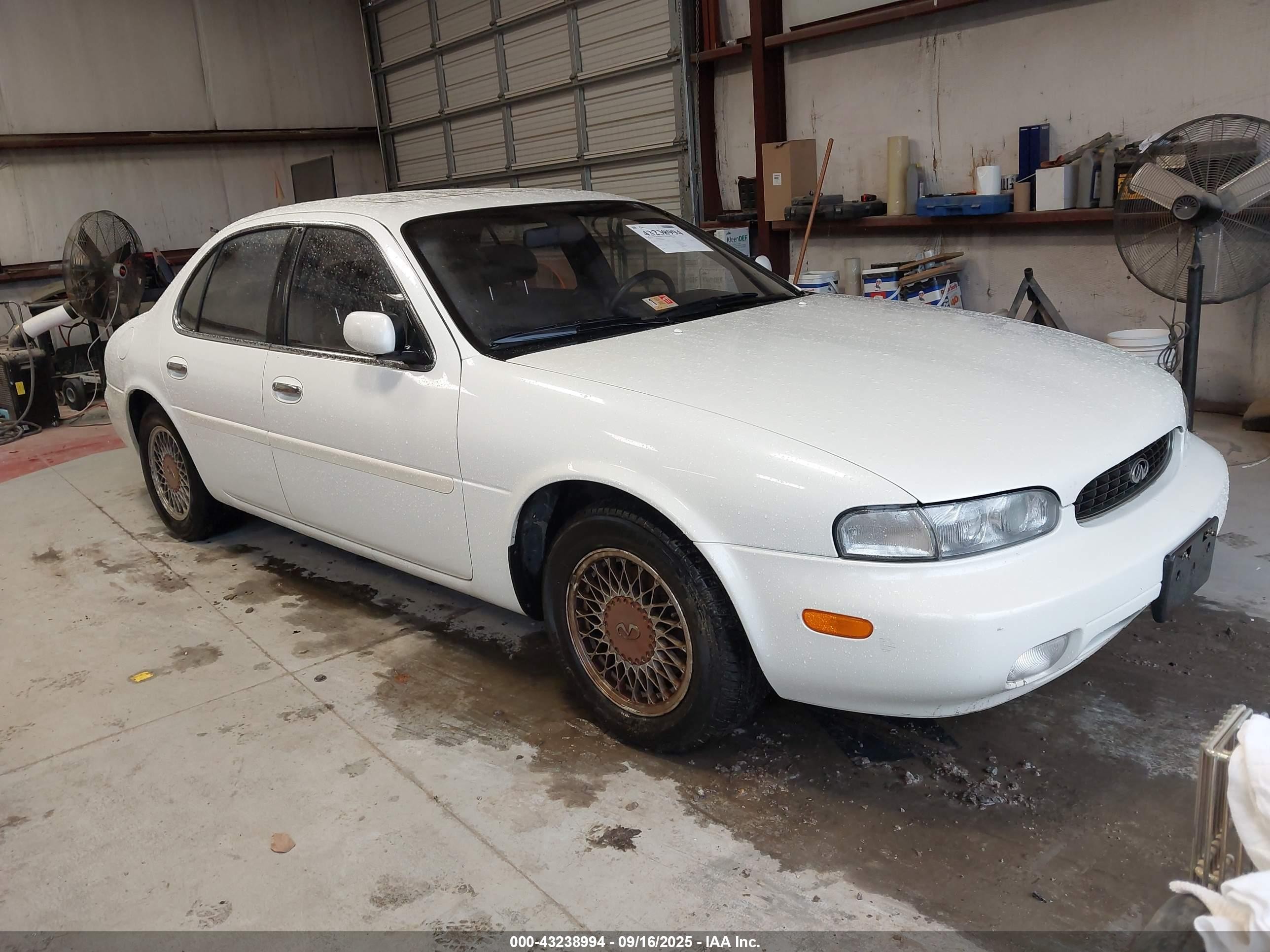 1993 Infiniti J30 White vin: JNKAY21D6PM008485