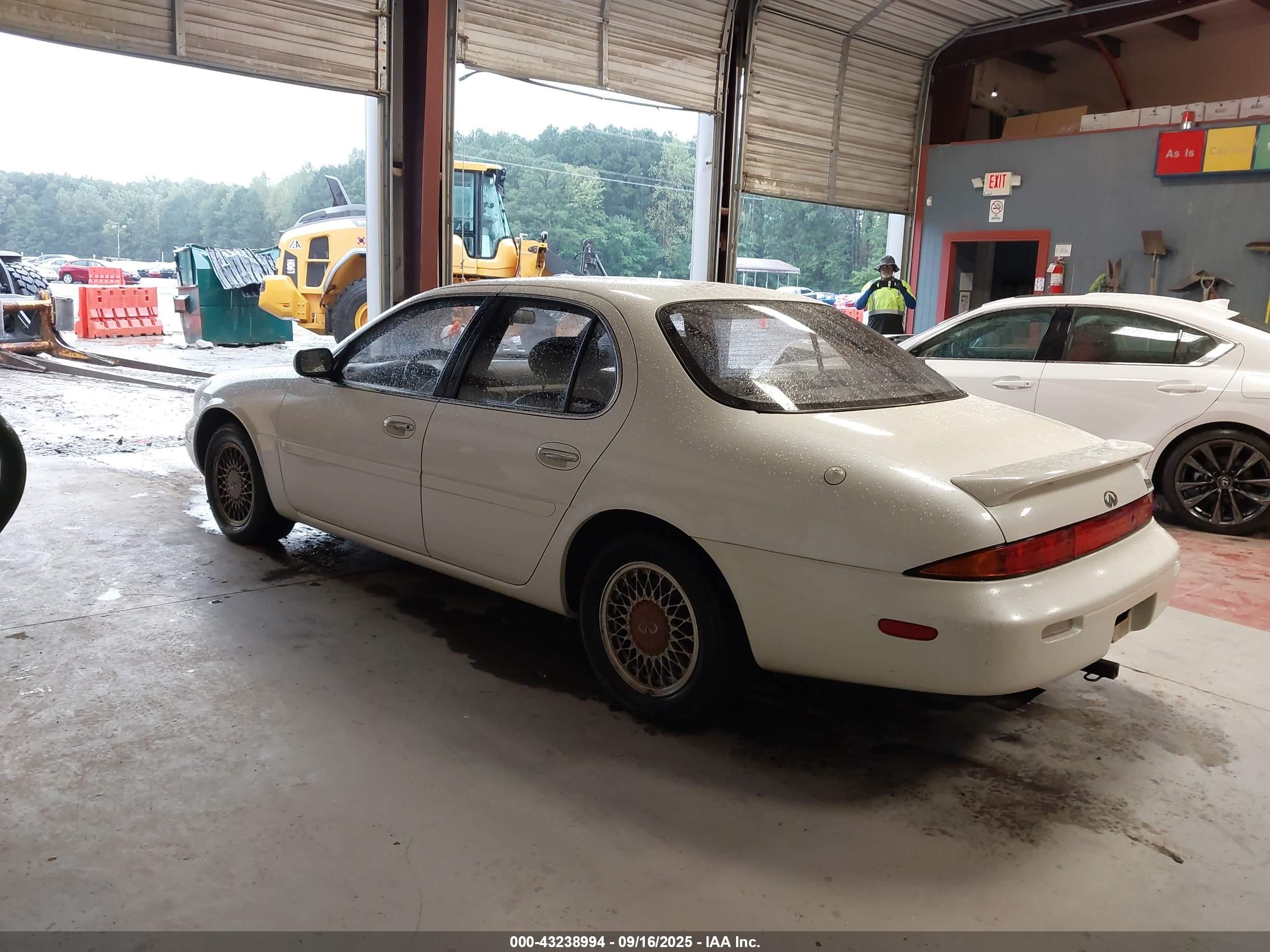 1993 Infiniti J30 White vin: JNKAY21D6PM008485