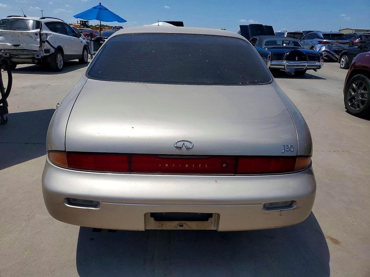 1997 Infiniti J30 Touring Gold vin: JNKAY21D7VM403336