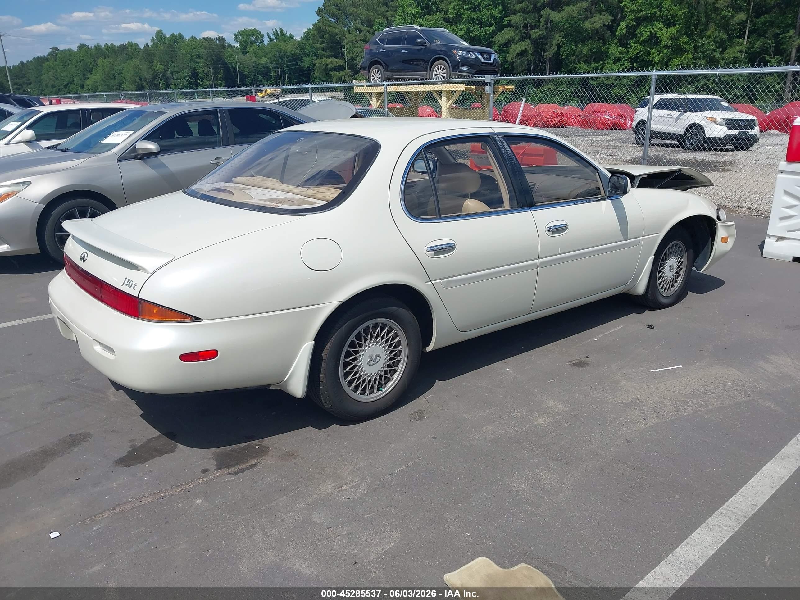 1995 Infiniti J30   White vin: JNKAY21DXSM200758