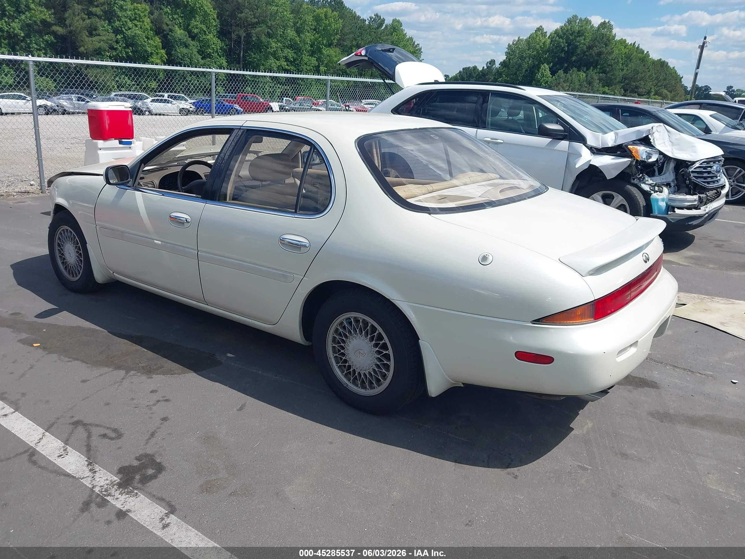 1995 Infiniti J30   White vin: JNKAY21DXSM200758