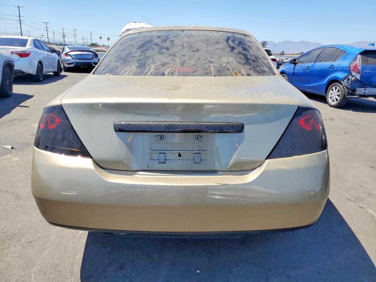 2003 Infiniti M45 Base Gold vin: JNKAY41E03M003698