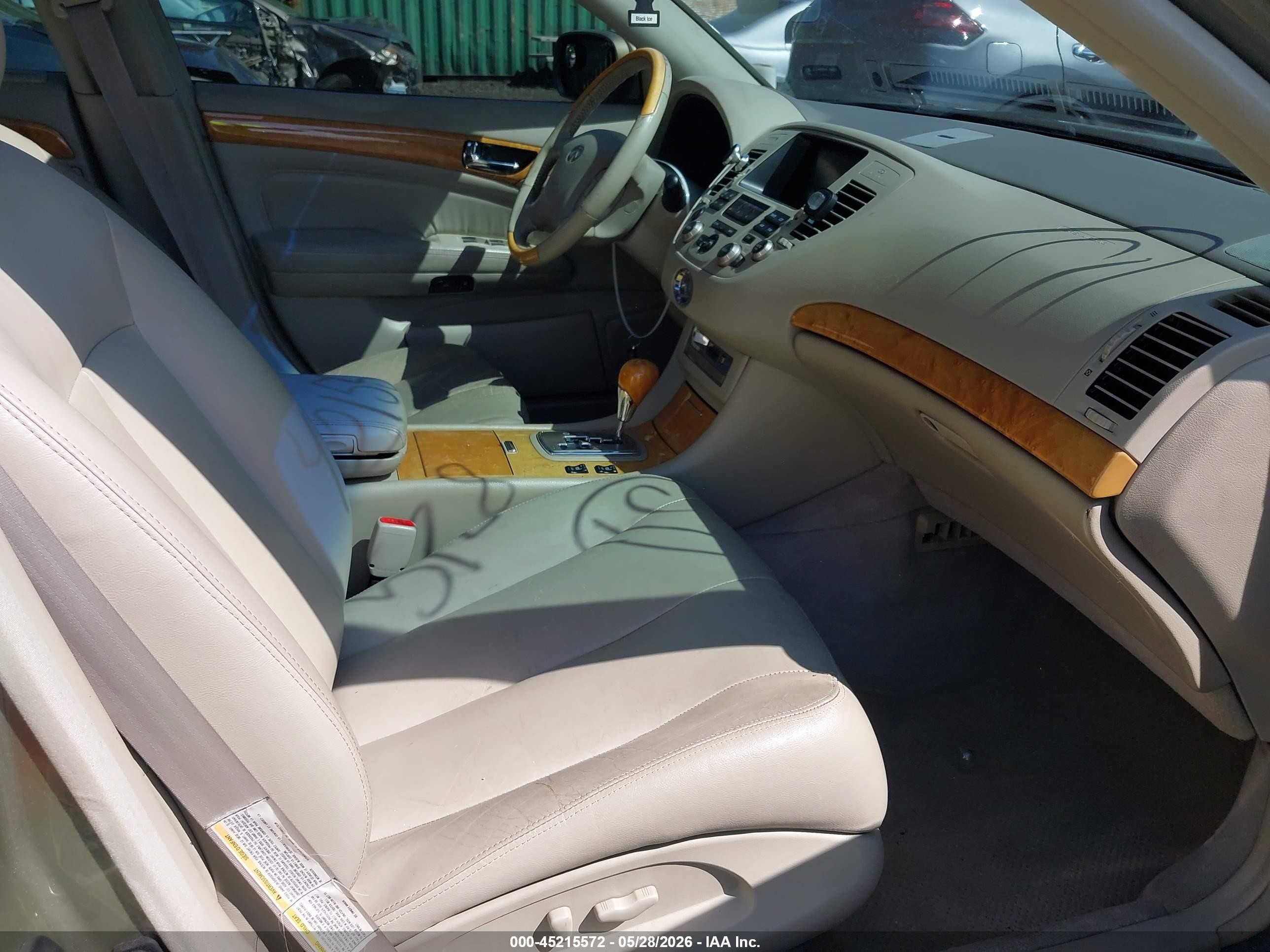 2002 Infiniti Q45 Luxury Champagne vin: JNKBF01A42M005100