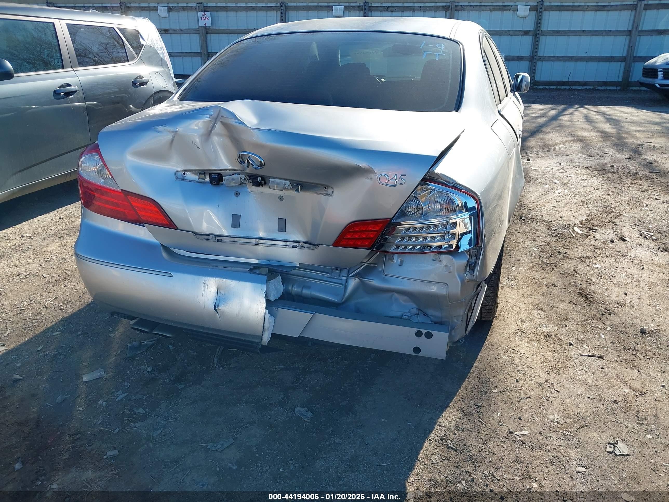 2005 Infiniti Q45   Silver vin: JNKBF01A55M100222