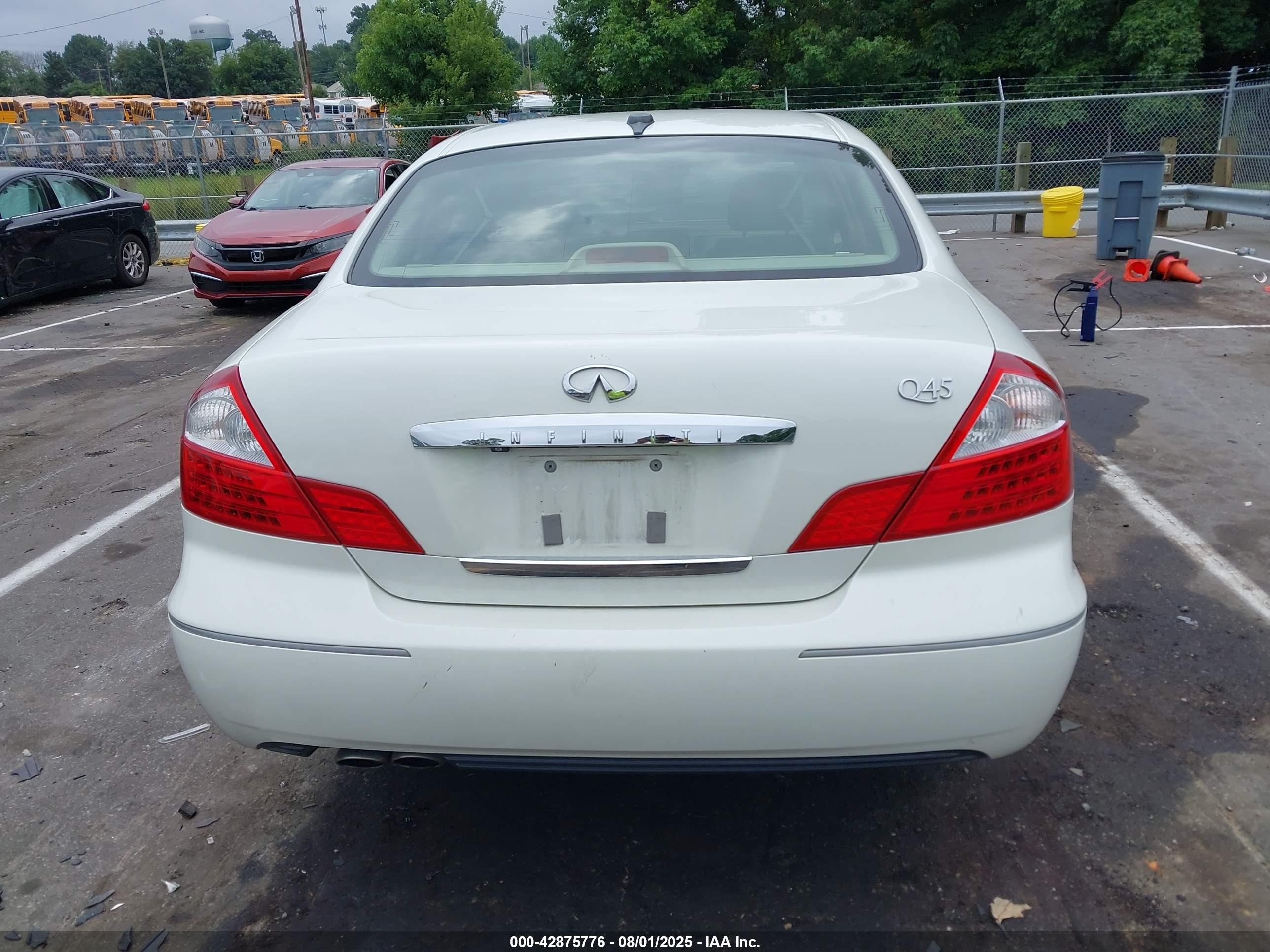 2005 Infiniti Q45   White vin: JNKBF01A75M101775
