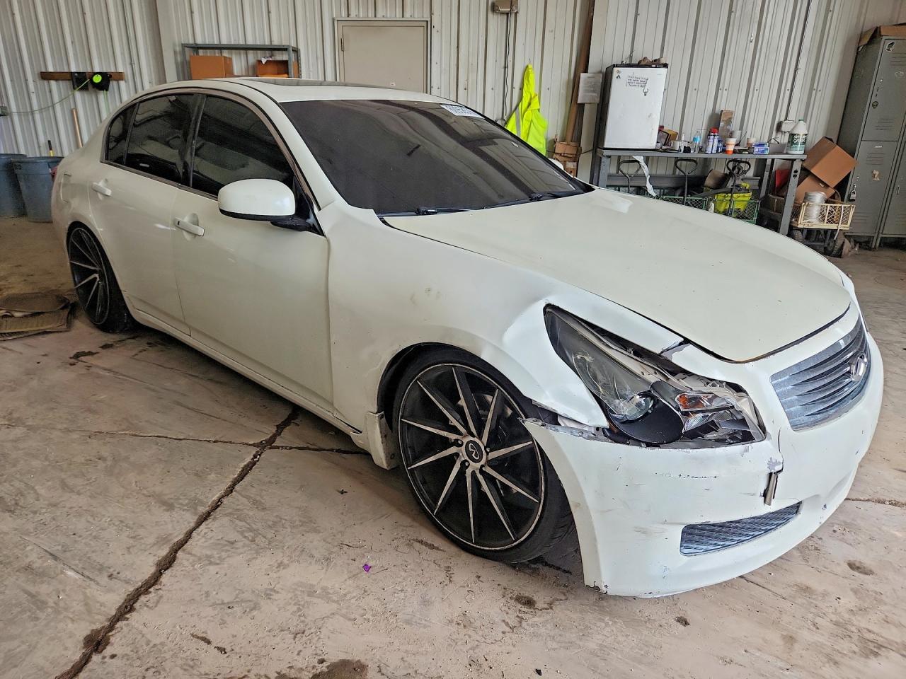 2008 Infiniti G35 Base White vin: JNKBV61E08M212570