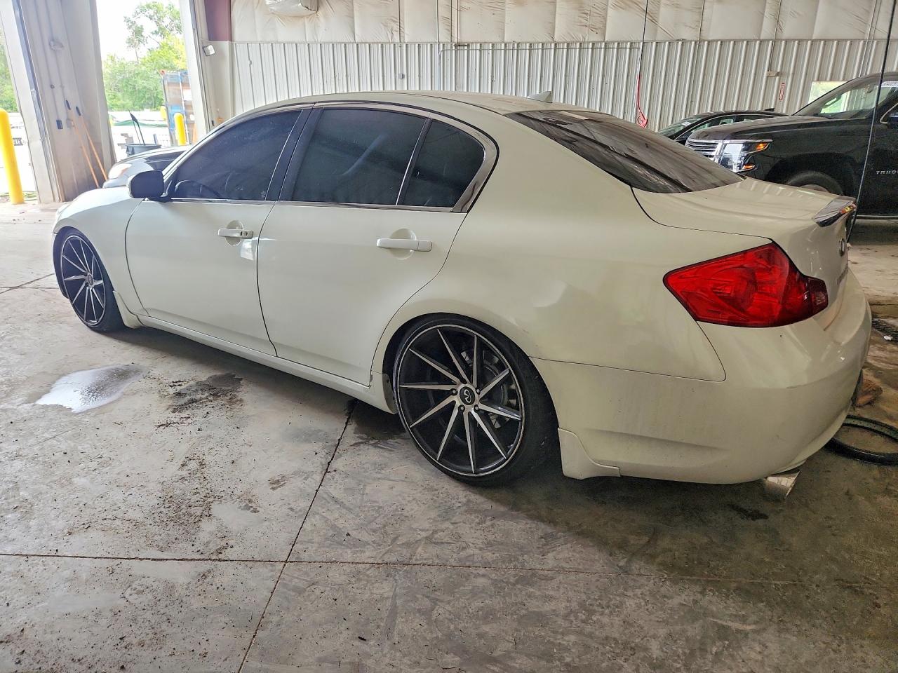 2008 Infiniti G35 Base White vin: JNKBV61E08M212570