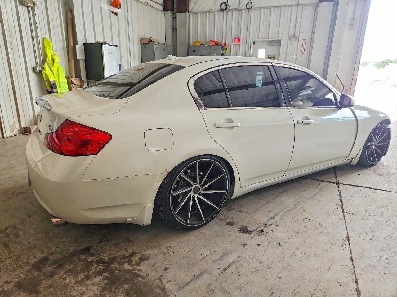 2008 Infiniti G35 Base White vin: JNKBV61E08M212570