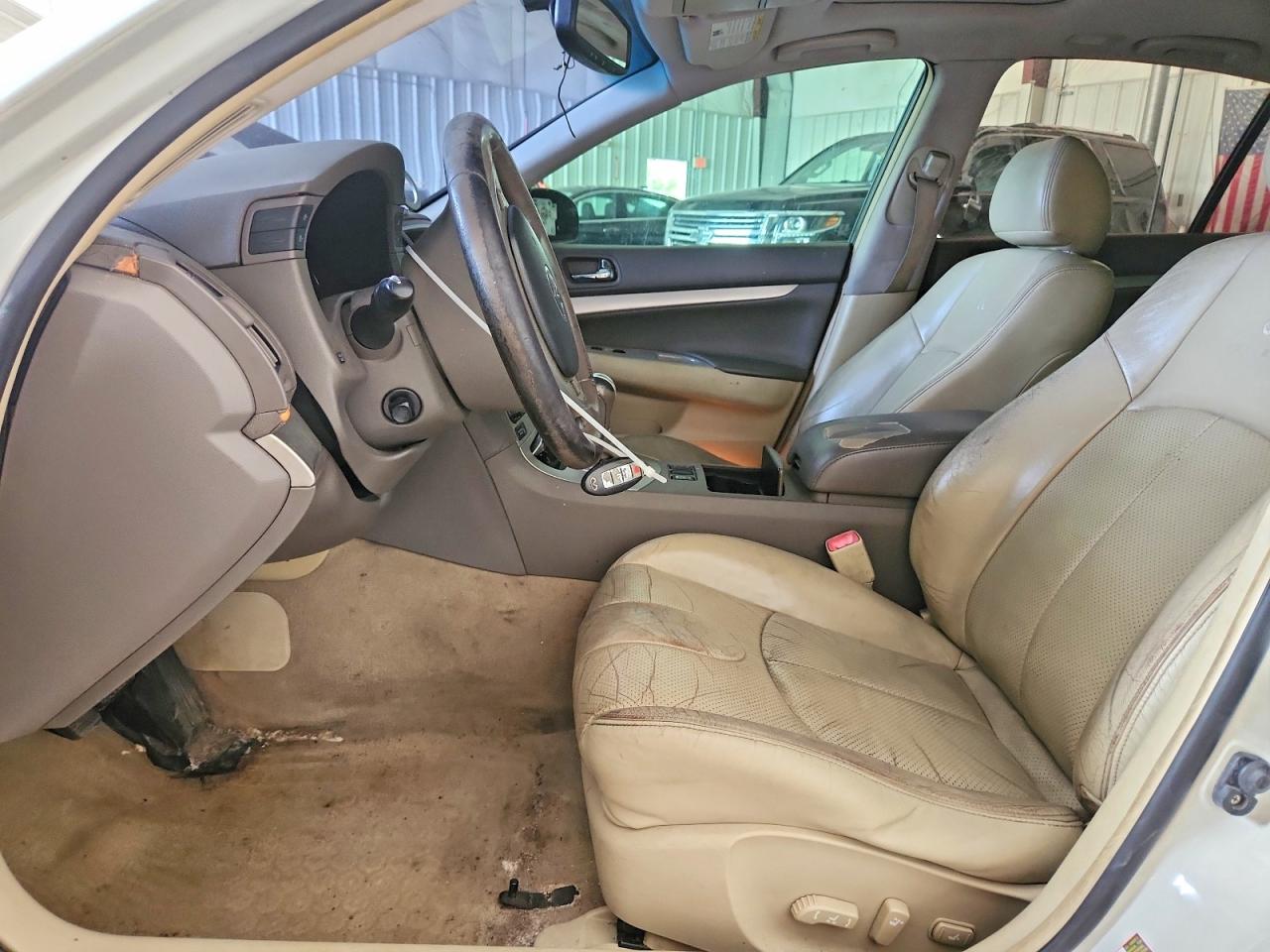 2008 Infiniti G35 Base White vin: JNKBV61E08M212570