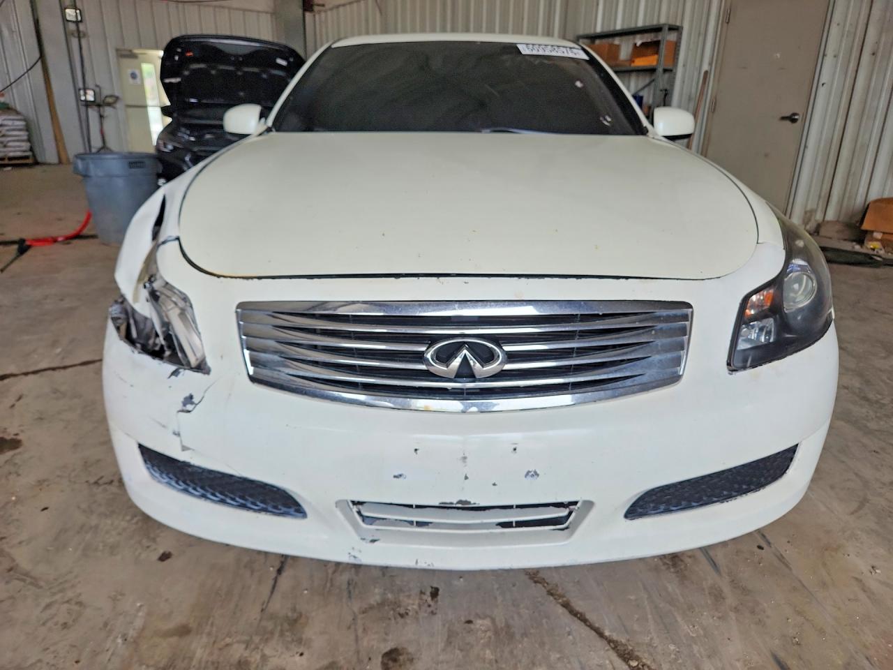 2008 Infiniti G35 Base White vin: JNKBV61E08M212570