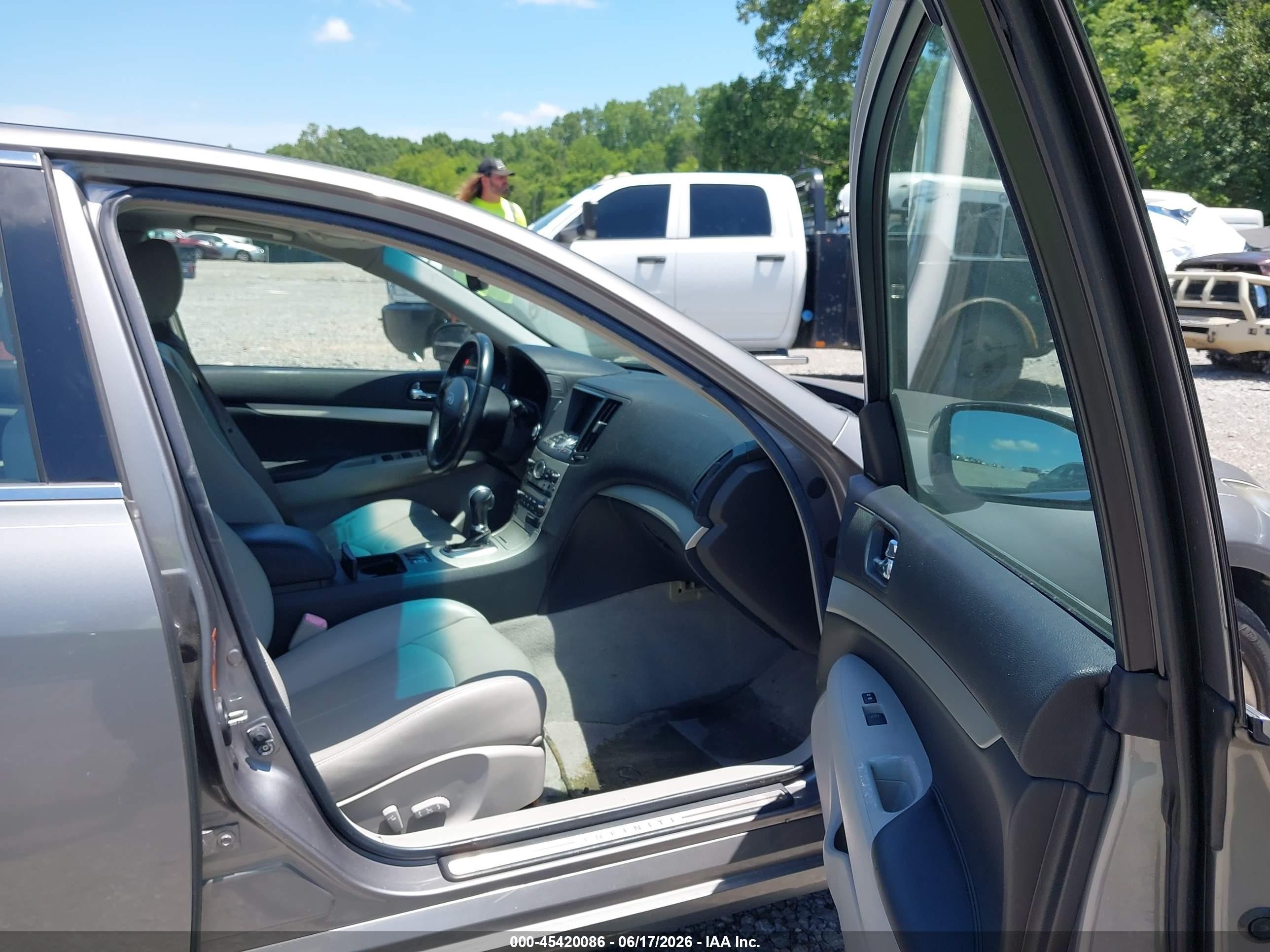 2008 Infiniti G35 Journey Silver vin: JNKBV61E08M222631