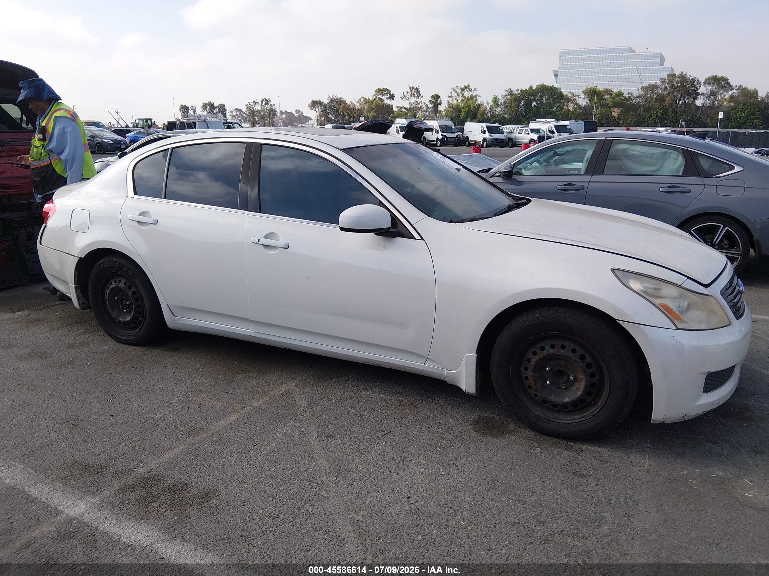 2008 Infiniti G35 Journey White vin: JNKBV61E18M206552