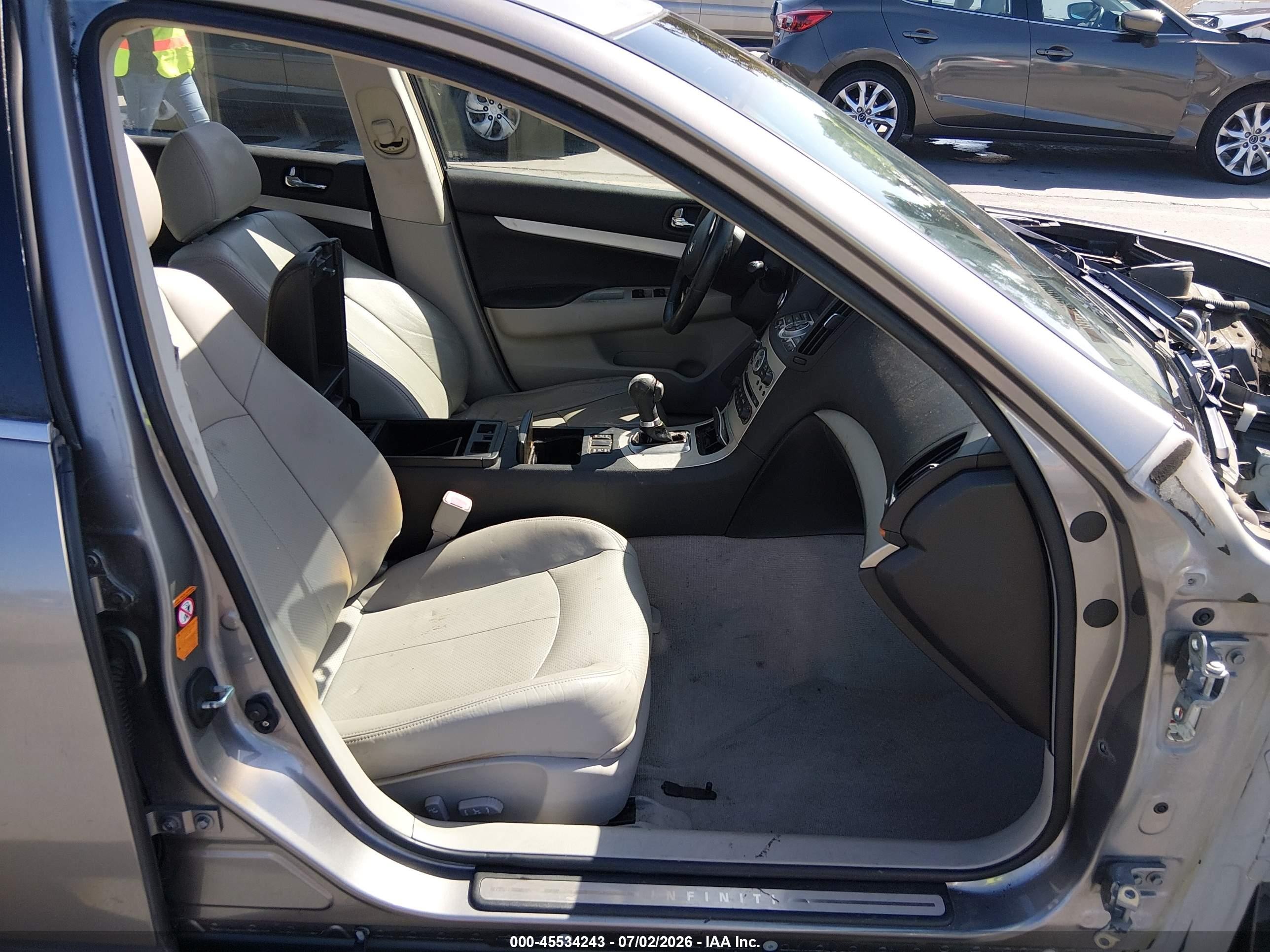 2008 Infiniti G35 Journey Beige vin: JNKBV61E18M226980