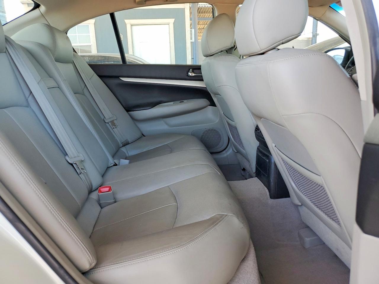 2008 Infiniti G35 Base White vin: JNKBV61E28M225837