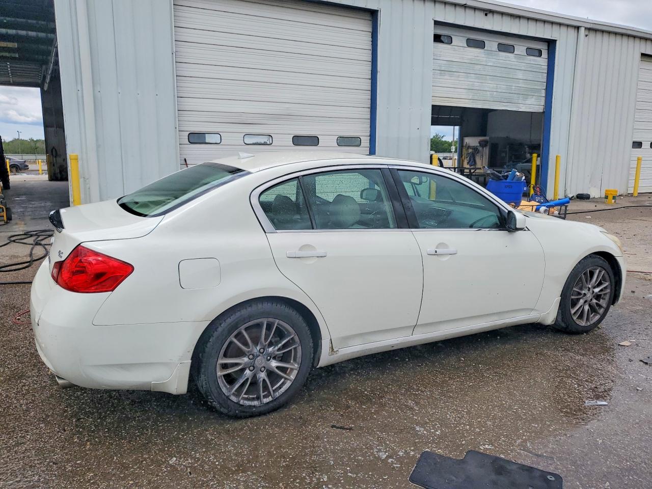 2007 Infiniti G35 Base White vin: JNKBV61E37M725908