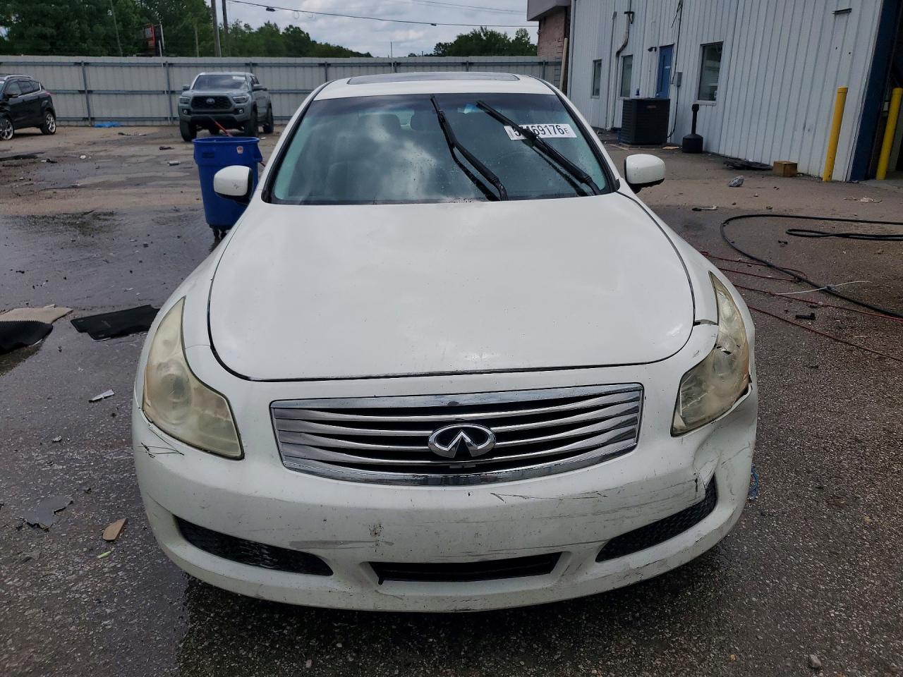 2007 Infiniti G35 Base White vin: JNKBV61E37M725908