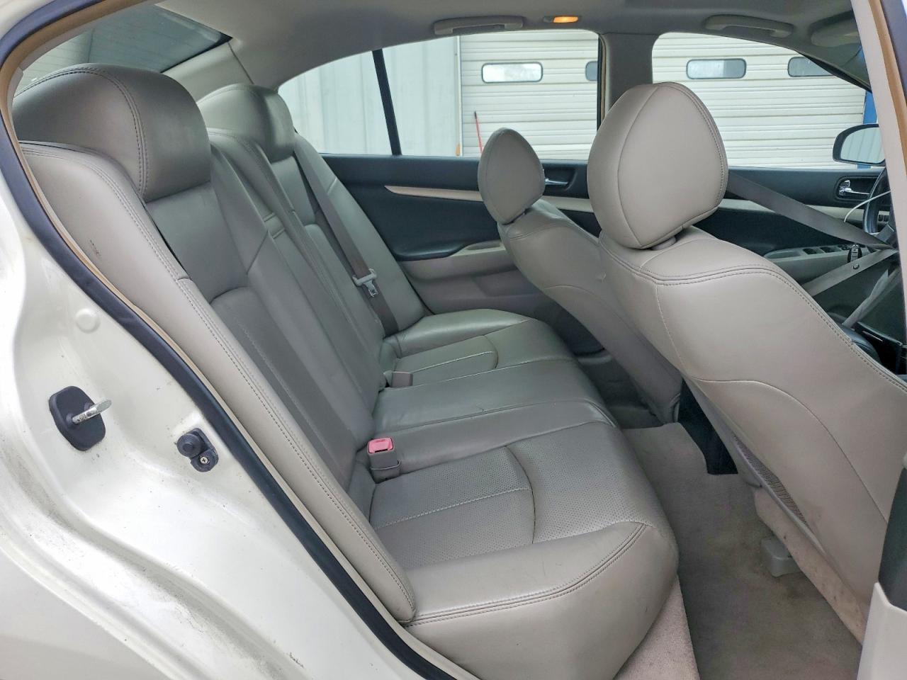 2007 Infiniti G35 Base White vin: JNKBV61E37M725908