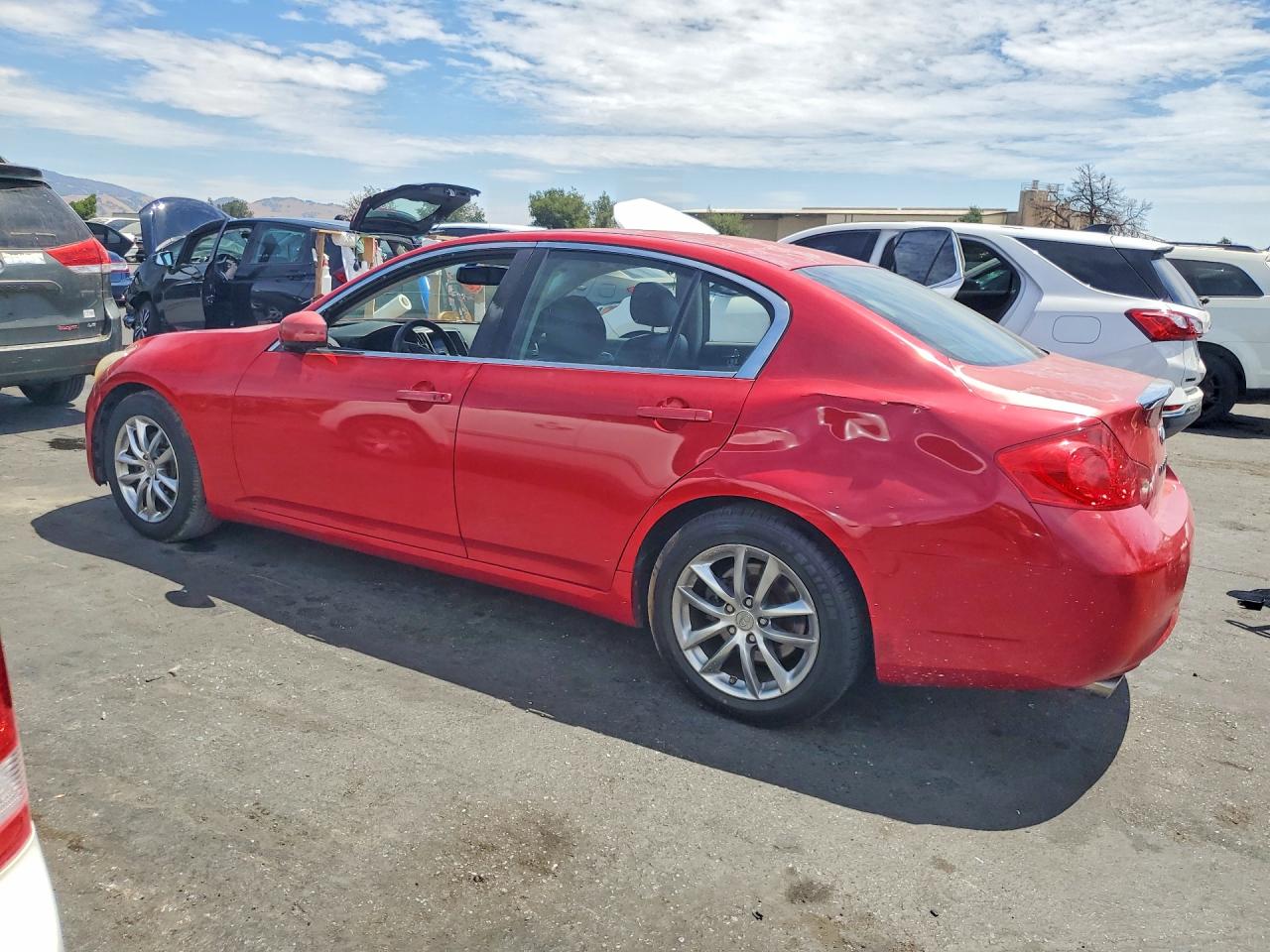 2007 Infiniti G35 Base Red vin: JNKBV61E67M709735