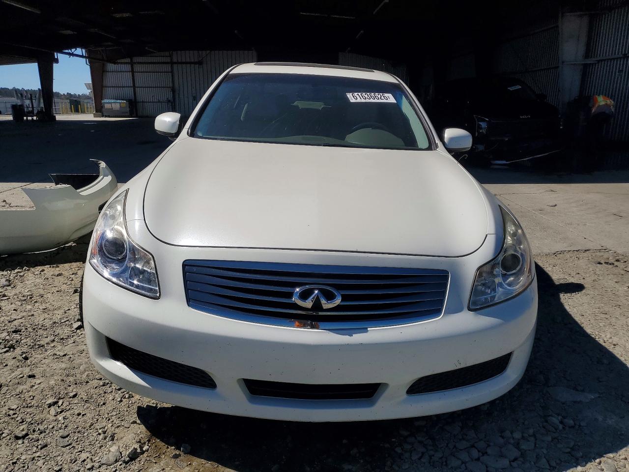 2007 Infiniti G35 Base White vin: JNKBV61E77M728021