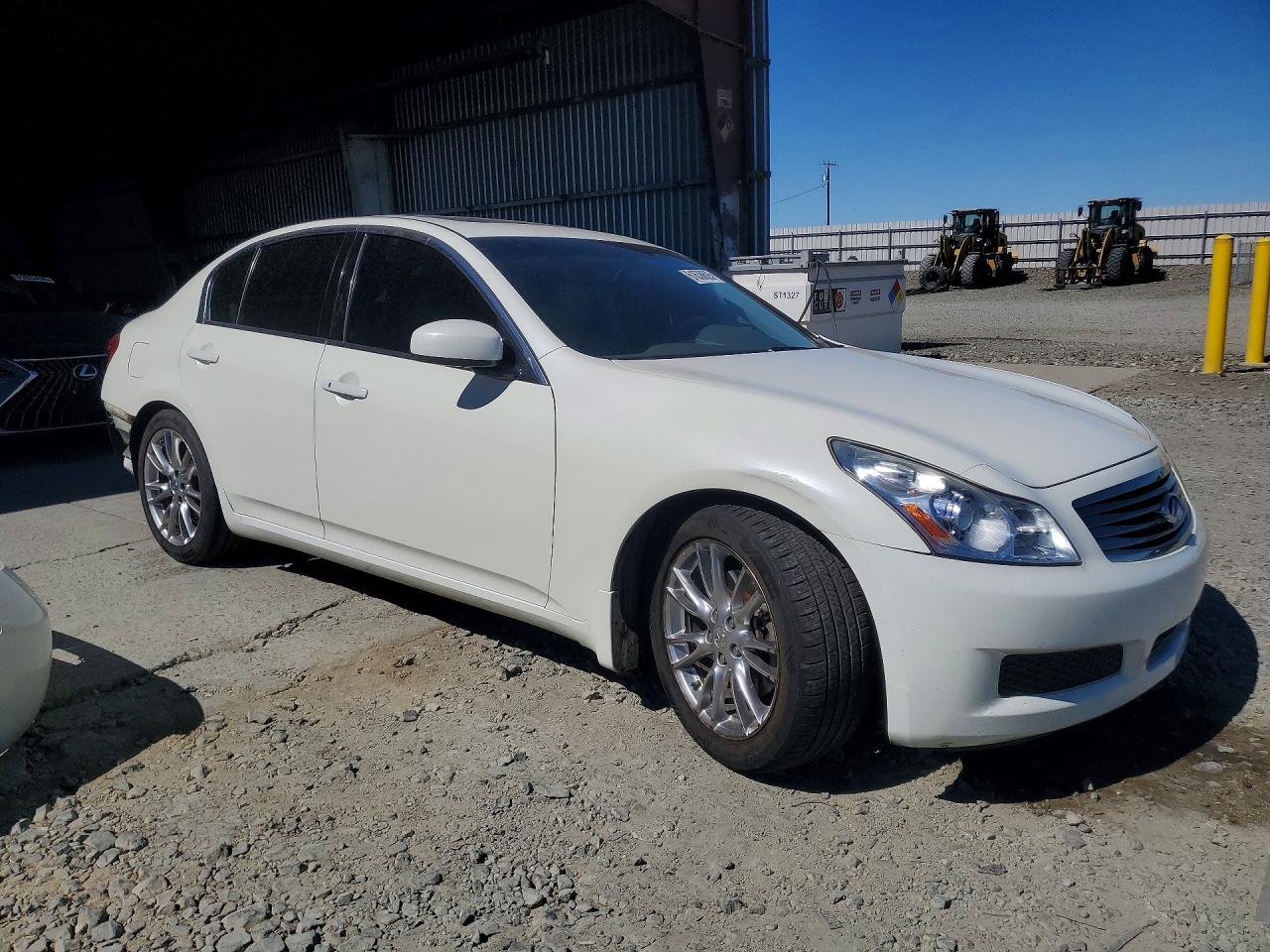 2007 Infiniti G35 Base White vin: JNKBV61E77M728021
