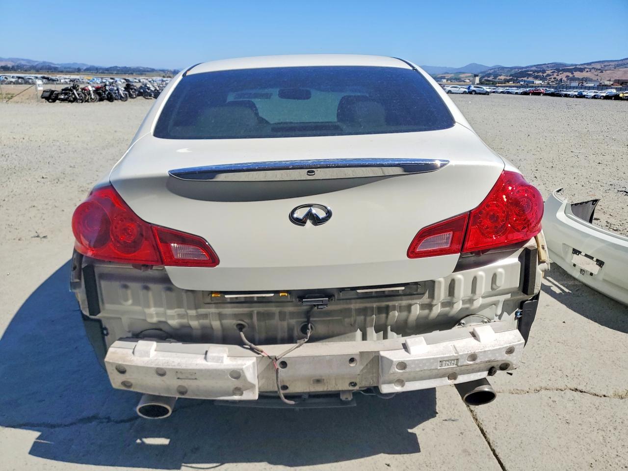 2007 Infiniti G35 Base White vin: JNKBV61E77M728021