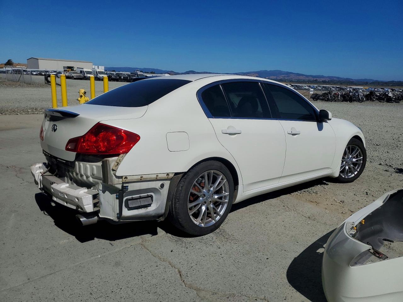 2007 Infiniti G35 Base White vin: JNKBV61E77M728021