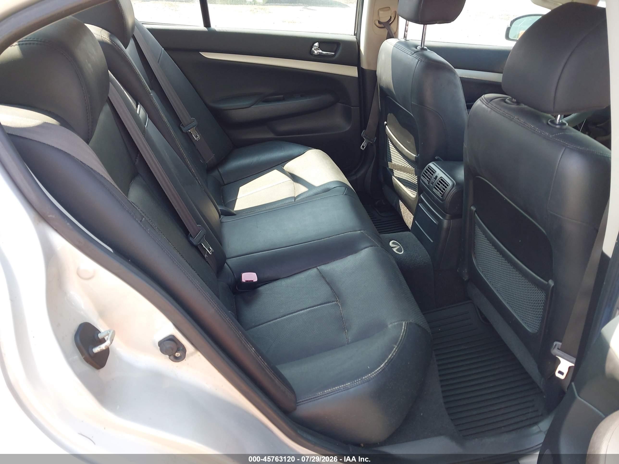 2008 Infiniti G35 Journey Серебряный vin: JNKBV61E78M210556