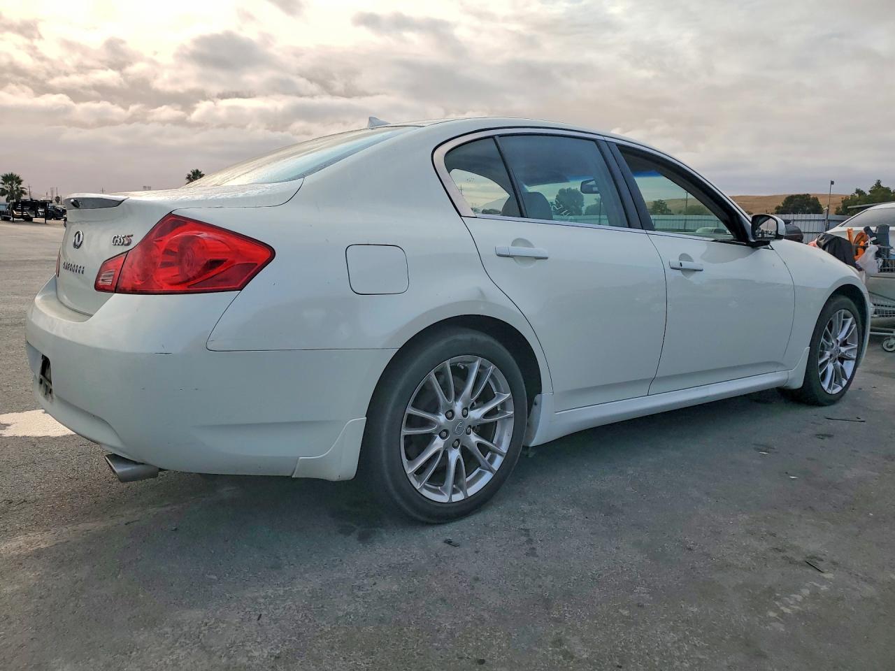 2008 Infiniti G35 Base White vin: JNKBV61E78M214980