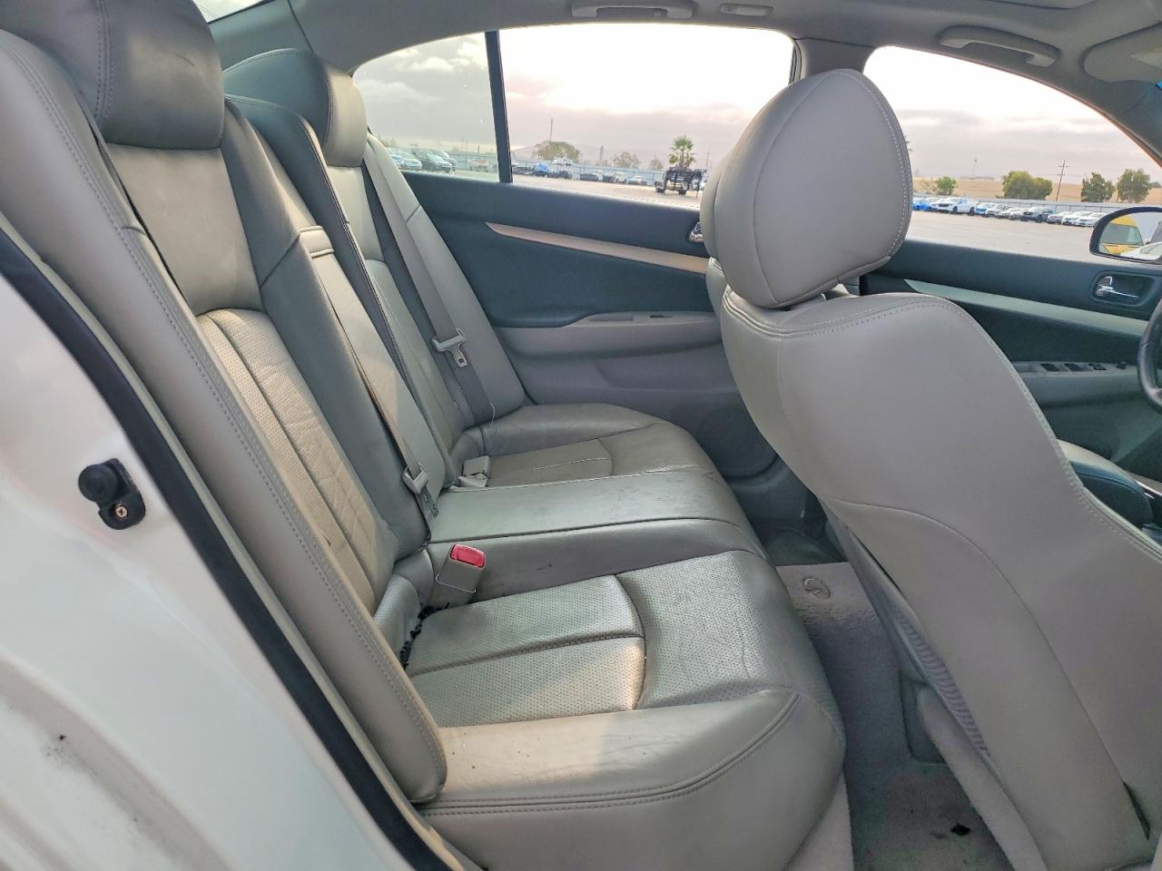 2008 Infiniti G35 Base White vin: JNKBV61E78M214980