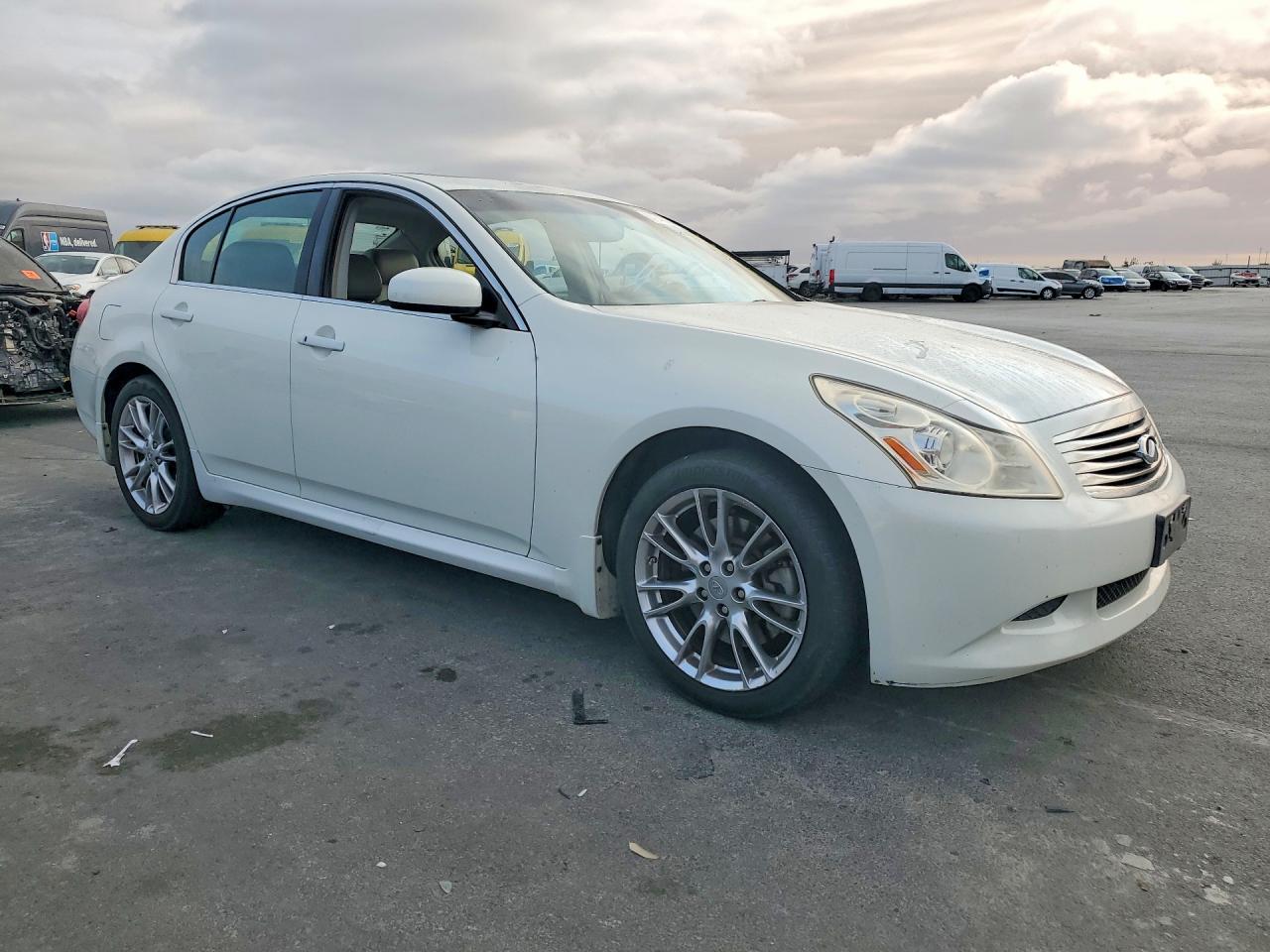 2008 Infiniti G35 Base White vin: JNKBV61E78M214980