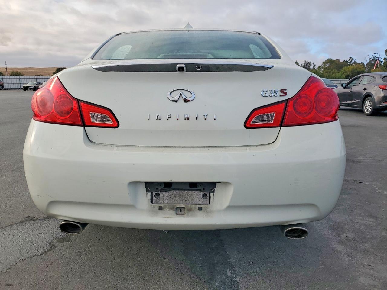 2008 Infiniti G35 Base White vin: JNKBV61E78M214980