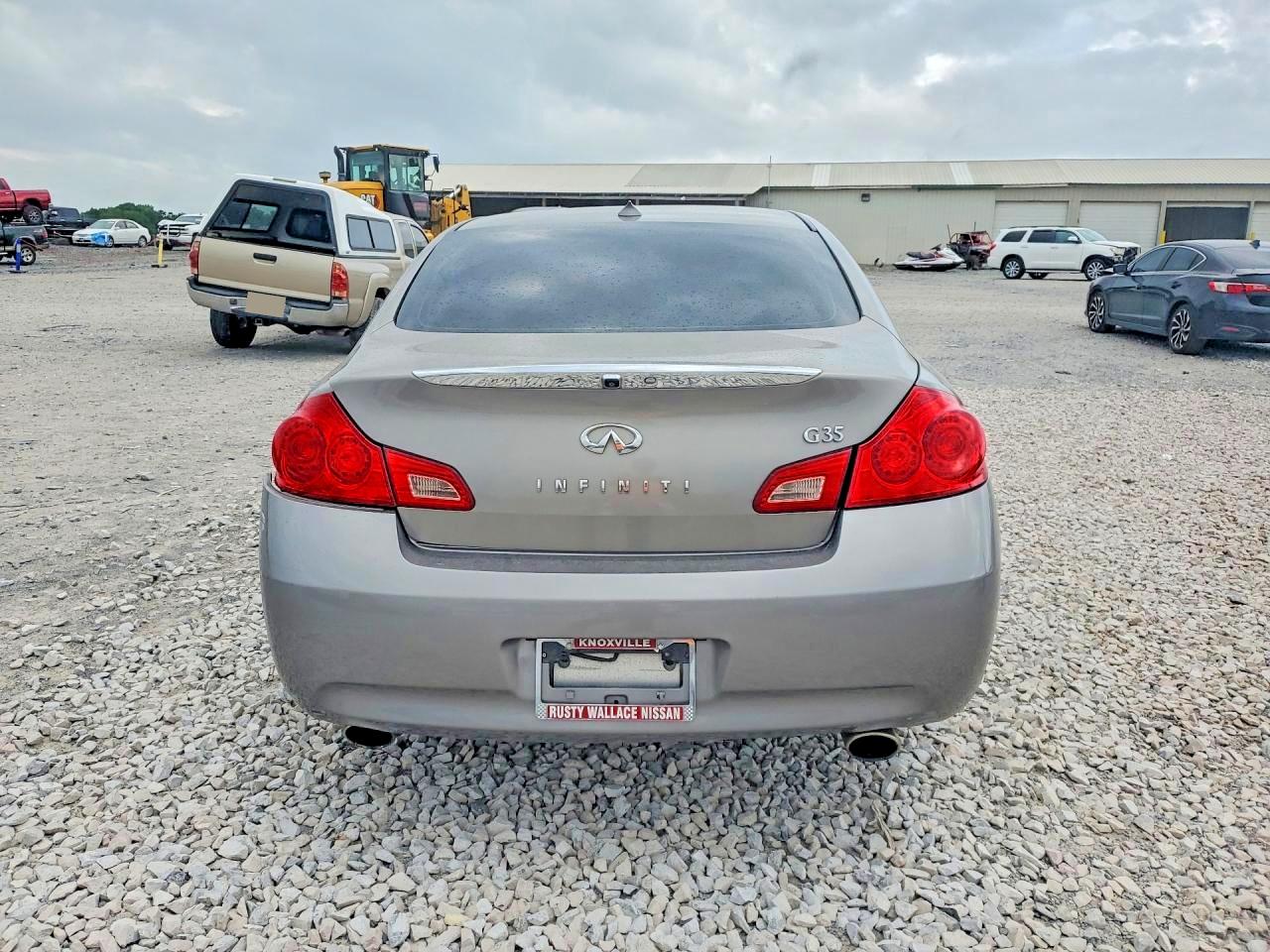 2008 Infiniti G35 Base Silver vin: JNKBV61E88M218066