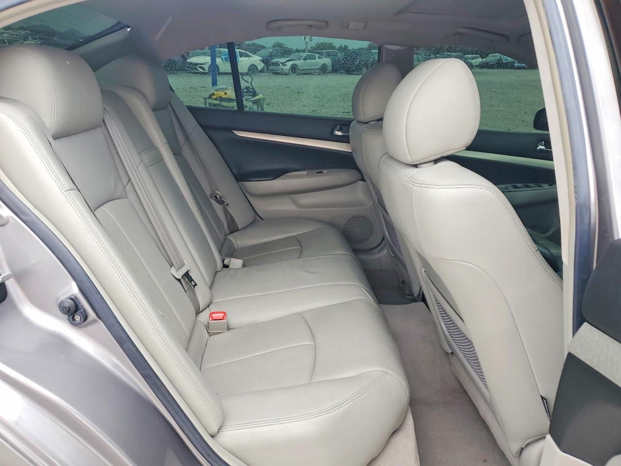 2008 Infiniti G35 Base Silver vin: JNKBV61E88M218066