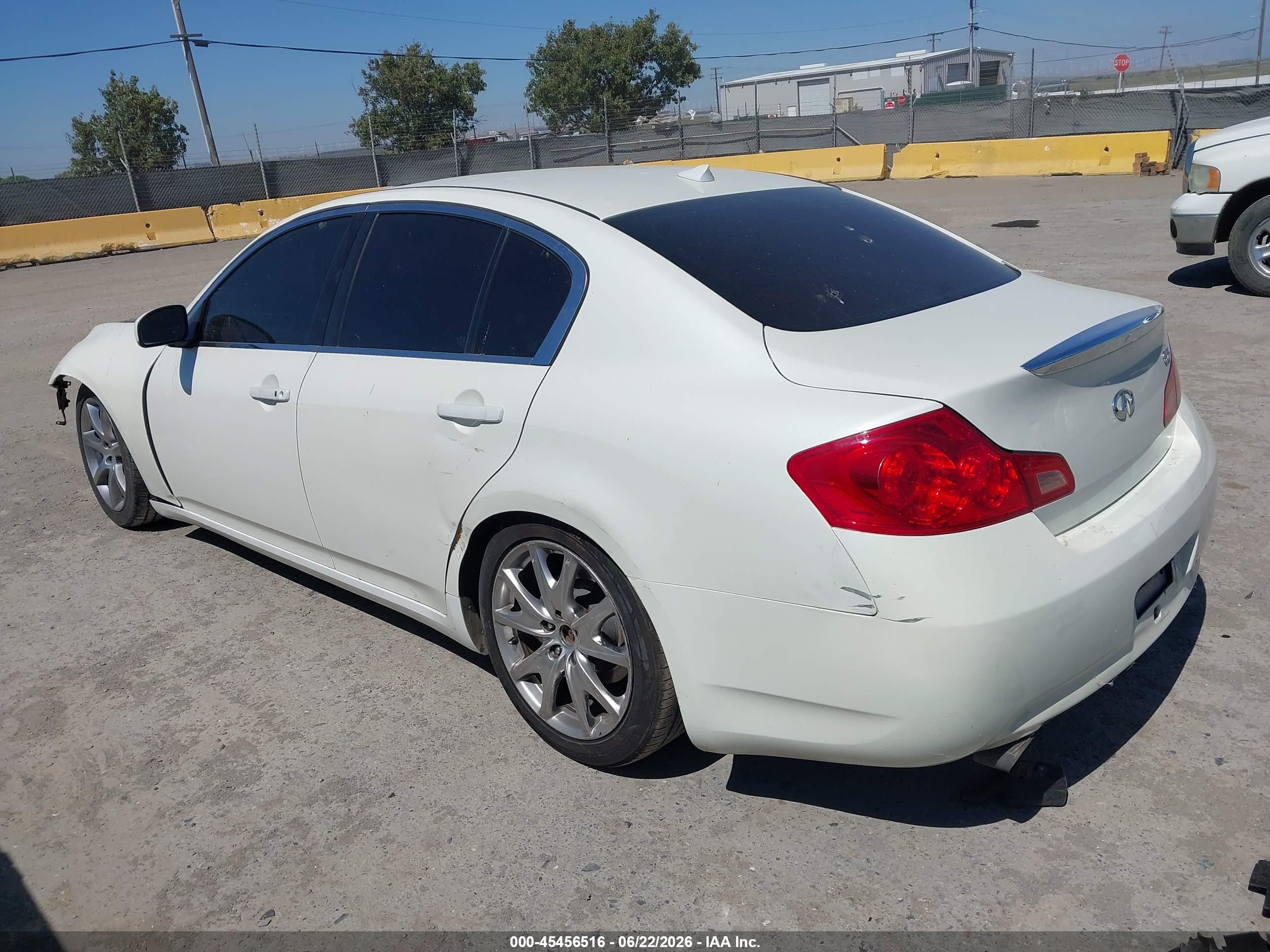 2007 Infiniti G35 Journey White vin: JNKBV61E97M726691