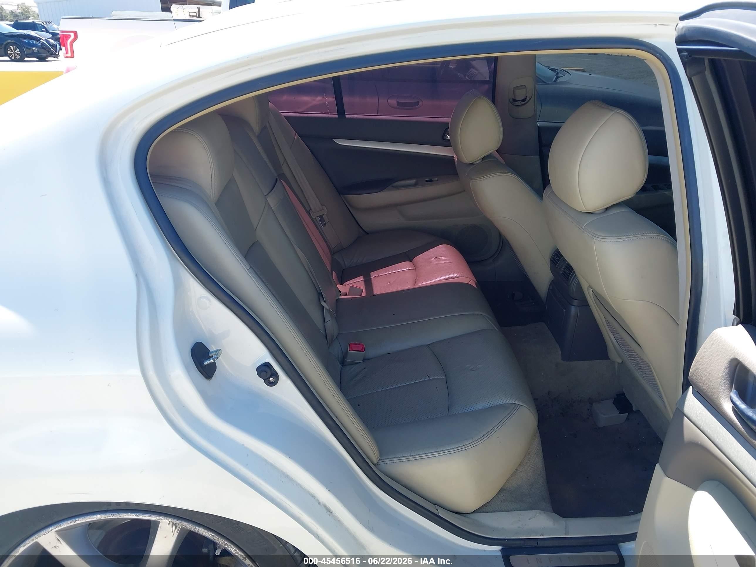 2007 Infiniti G35 Journey White vin: JNKBV61E97M726691