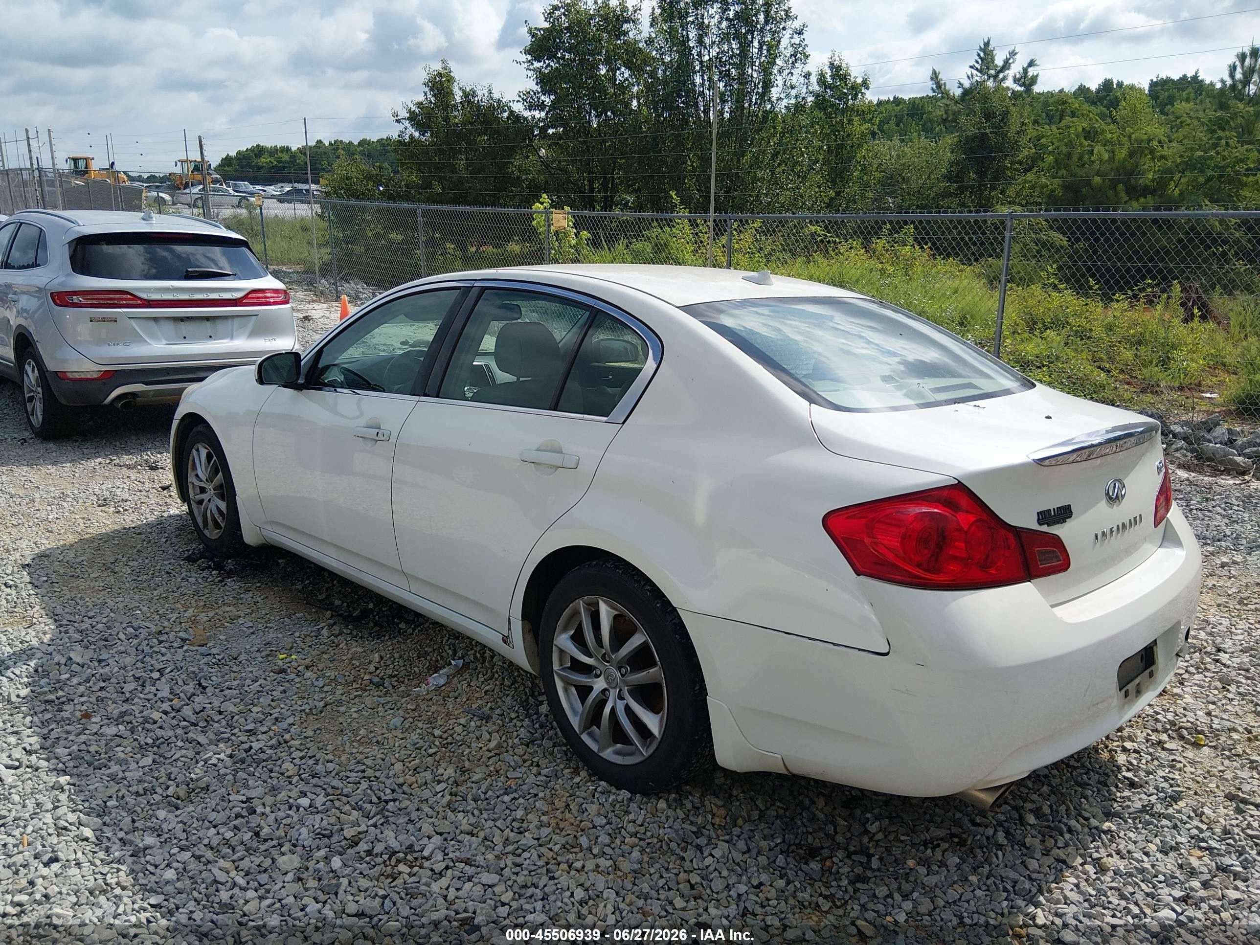 2008 Infiniti G35 Journey White vin: JNKBV61E98M210087
