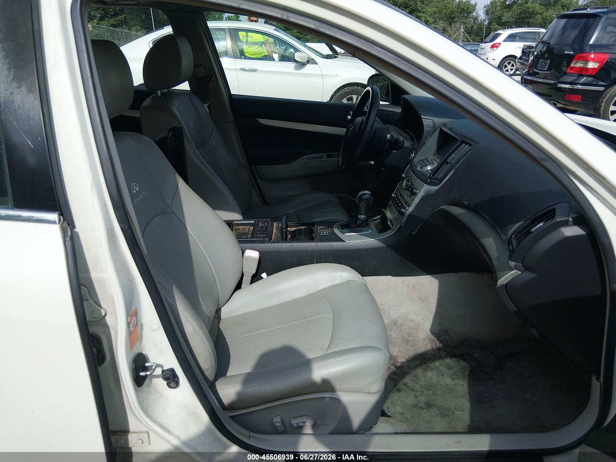 2008 Infiniti G35 Journey White vin: JNKBV61E98M210087