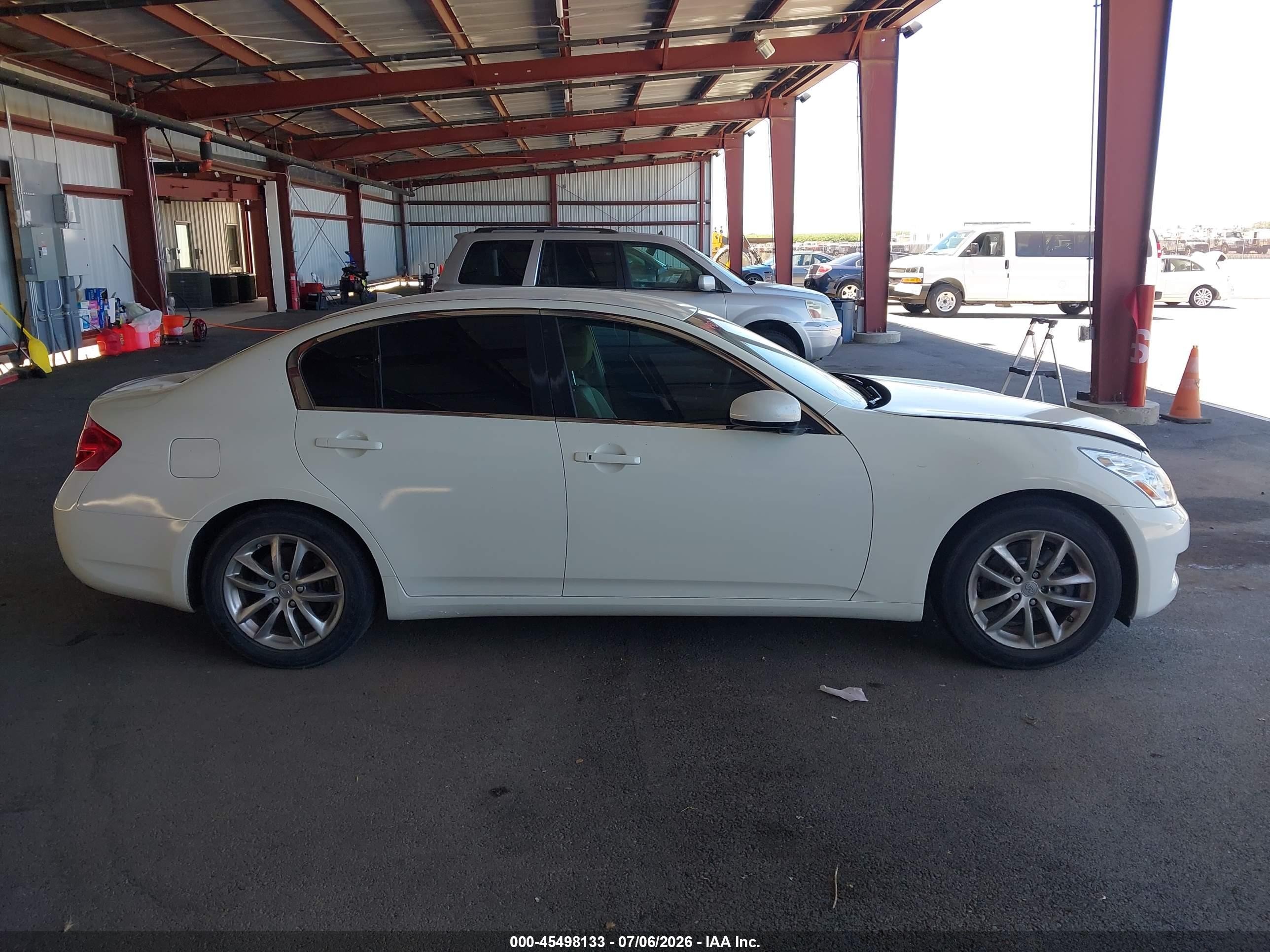 2008 Infiniti G35   White vin: JNKBV61EX8M220045