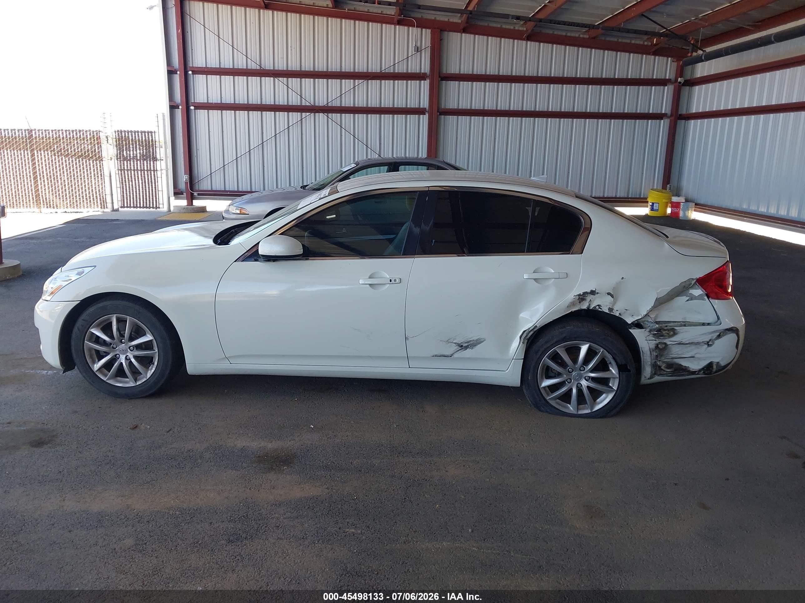 2008 Infiniti G35   White vin: JNKBV61EX8M220045