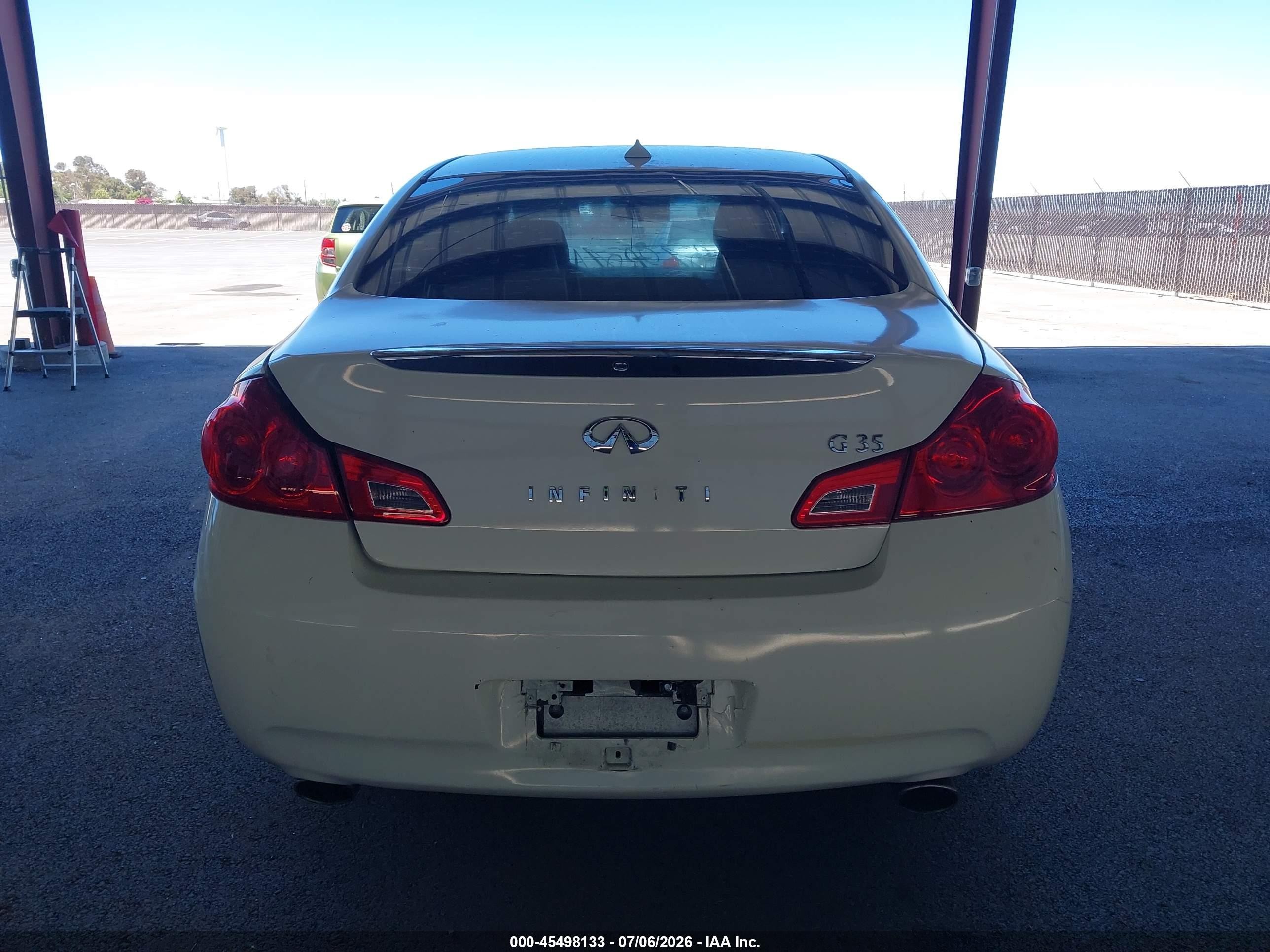 2008 Infiniti G35   White vin: JNKBV61EX8M220045