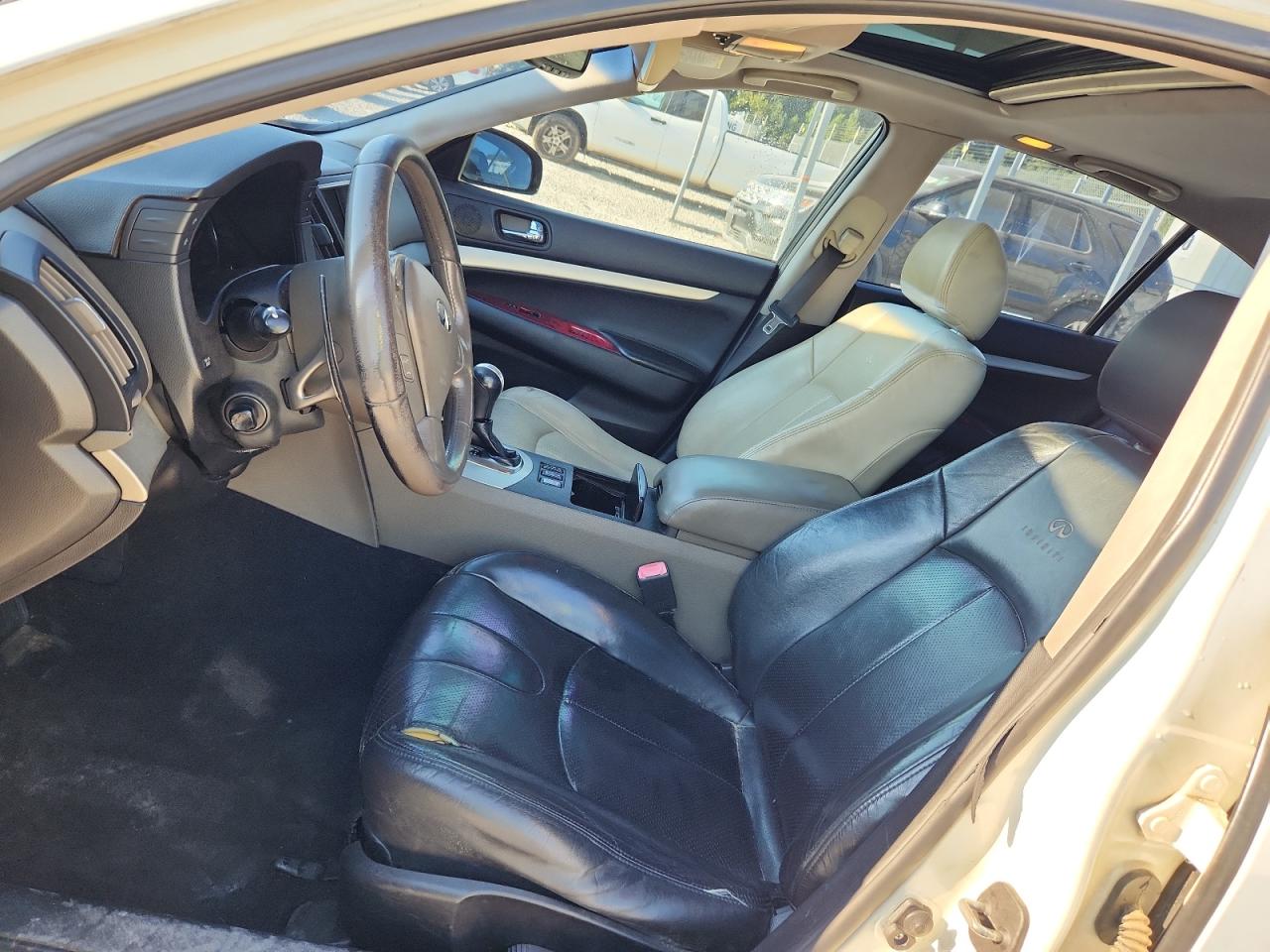 2008 Infiniti G35 Base White vin: JNKBV61EX8M225780