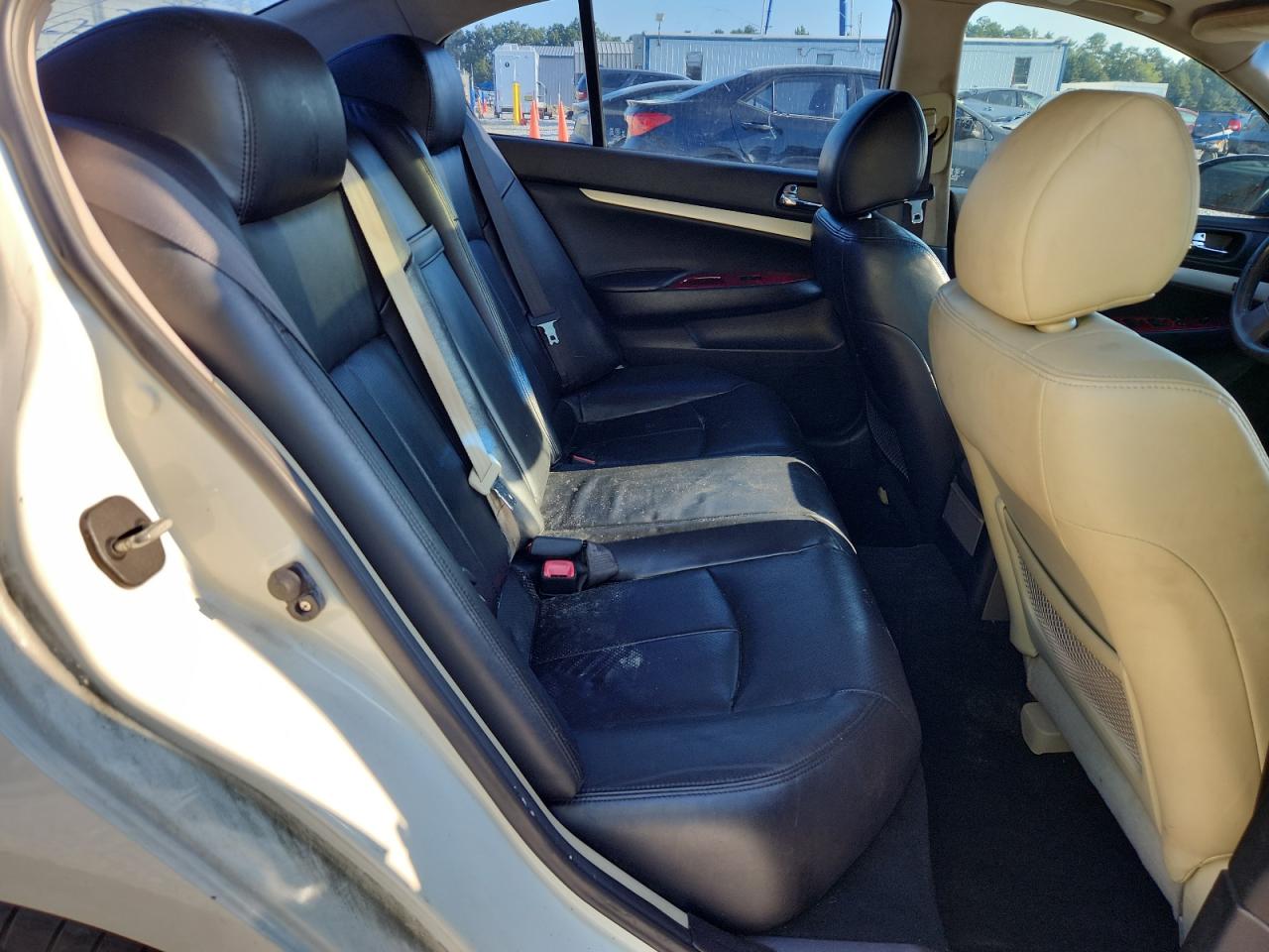 2008 Infiniti G35 Base White vin: JNKBV61EX8M225780