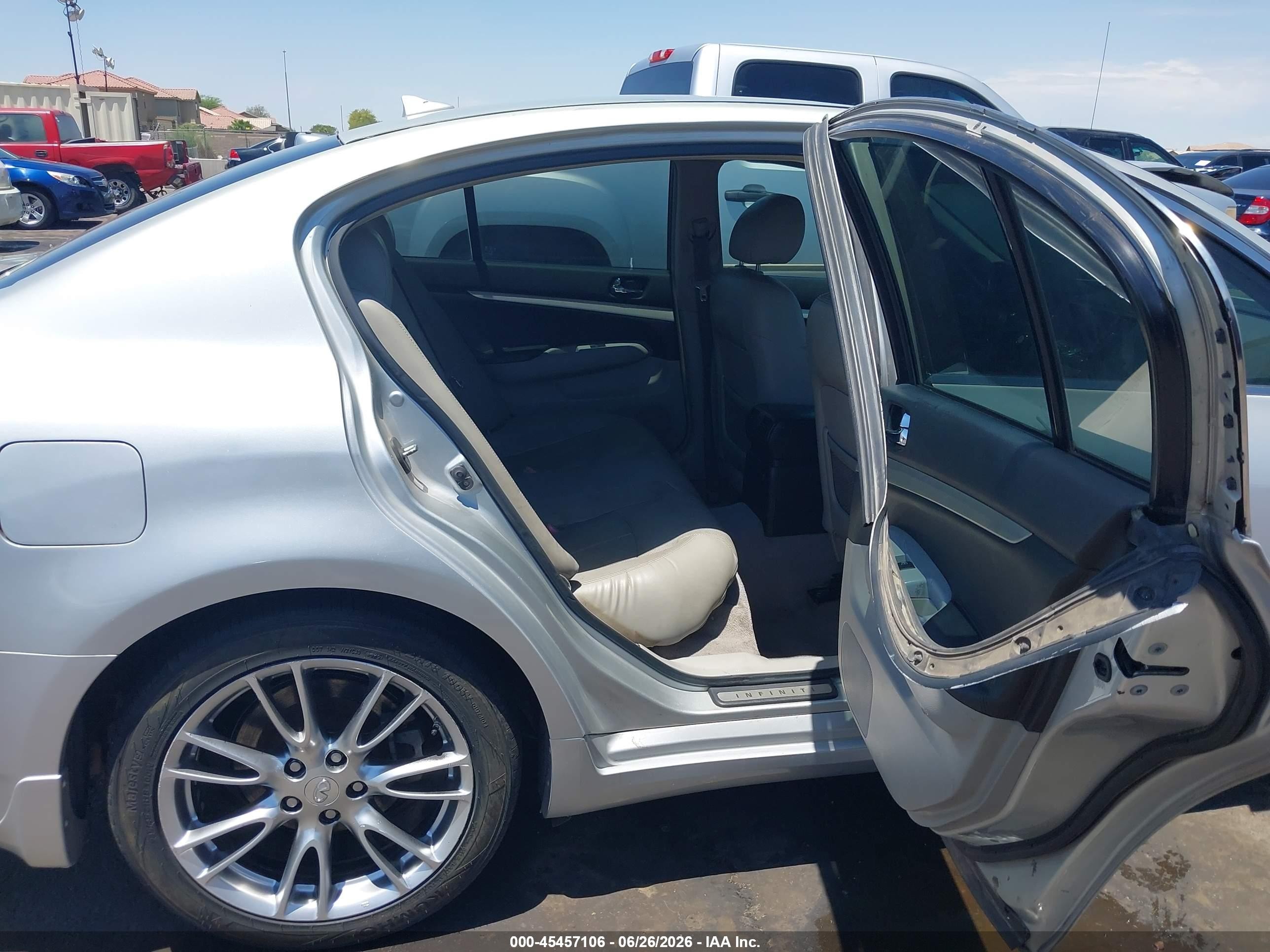 2008 Infiniti G35 Journey Silver vin: JNKBV61EX8M226217