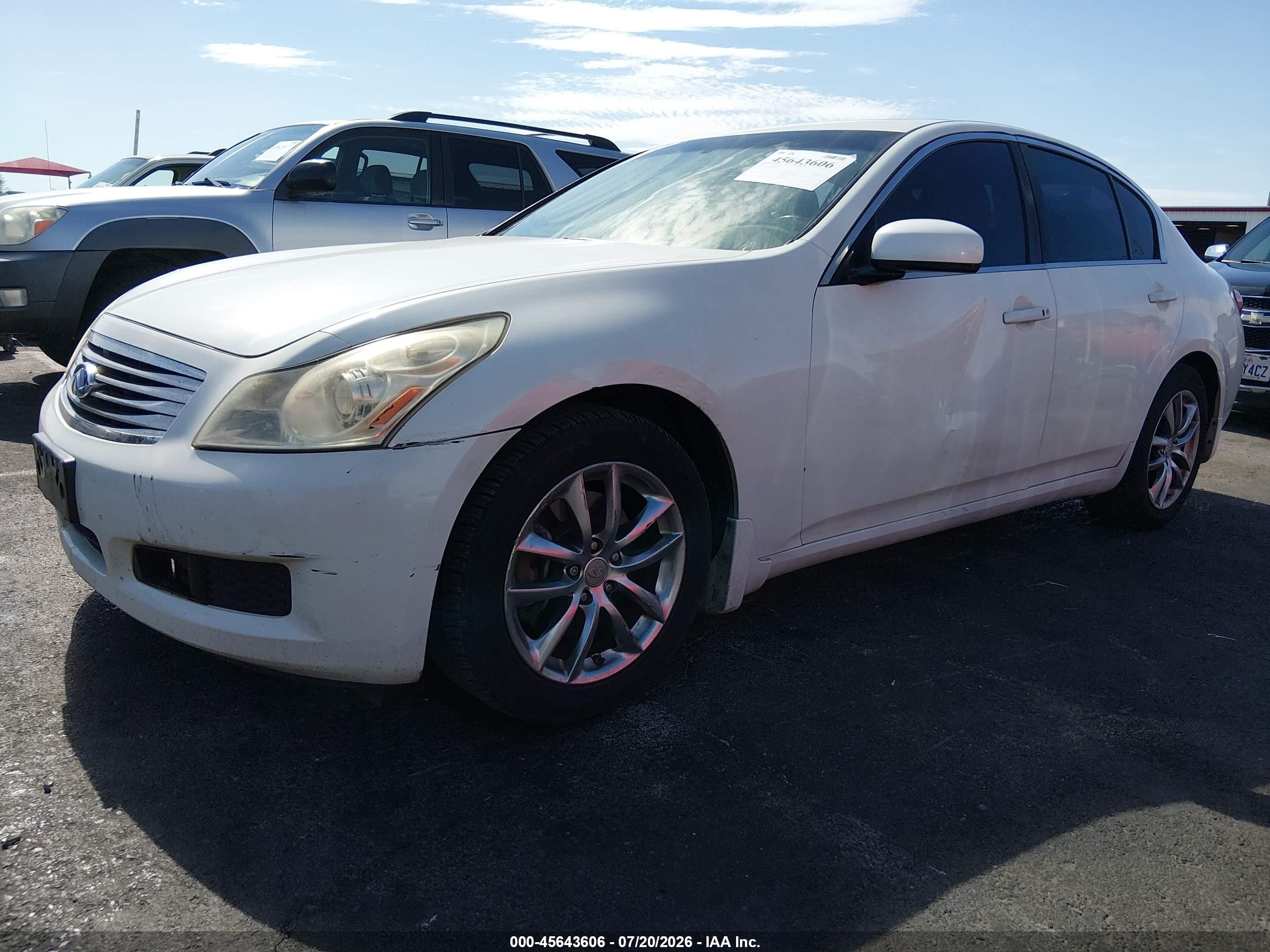 2008 Infiniti G35x   White vin: JNKBV61F08M253404